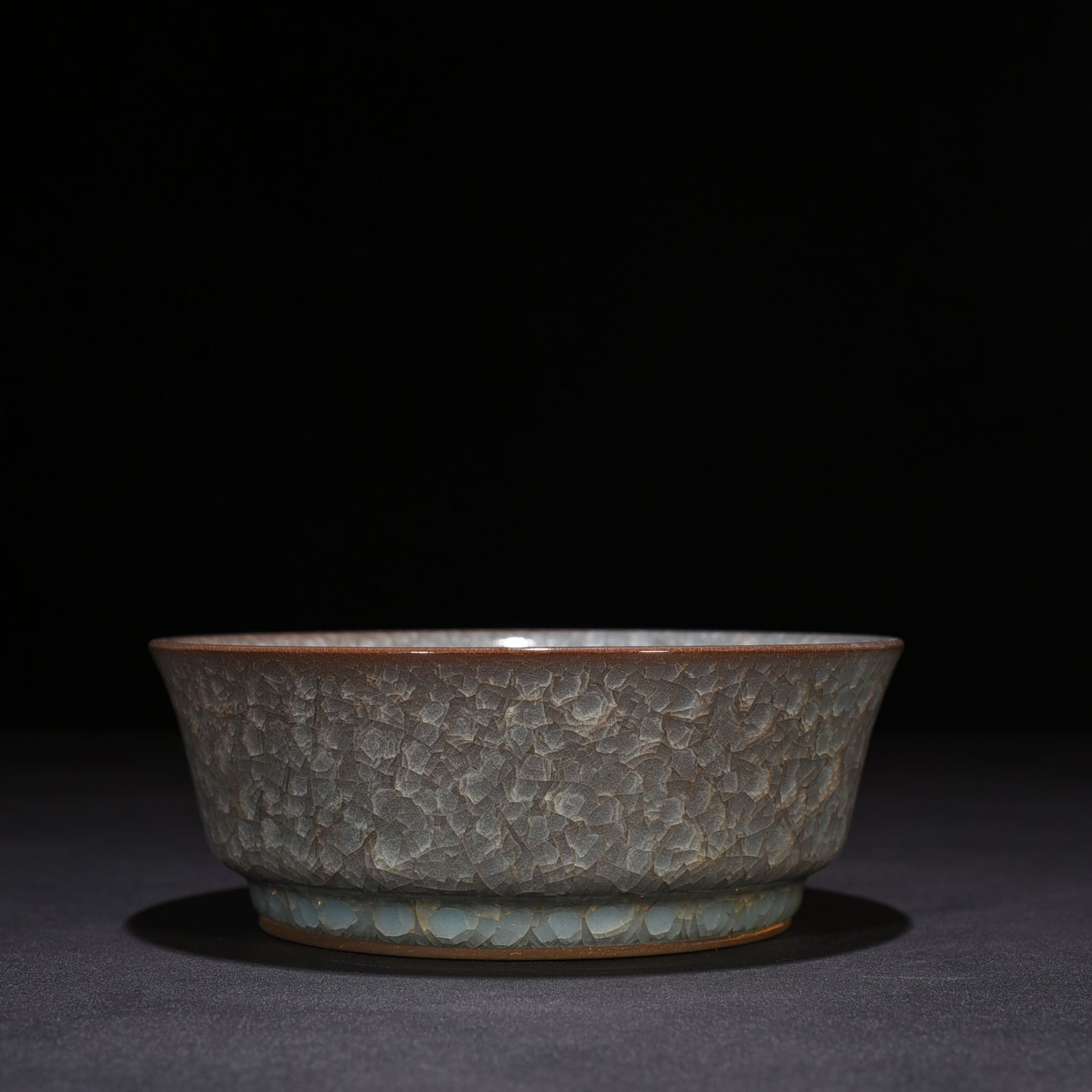 Song Dynasty Guan Kiln Ice Crack Round Wash