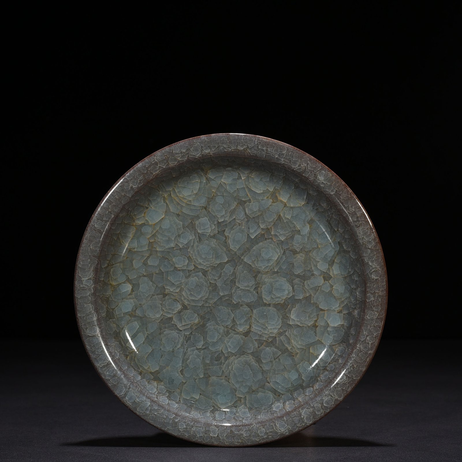 Song Dynasty Guan kiln ice cracked edge plate