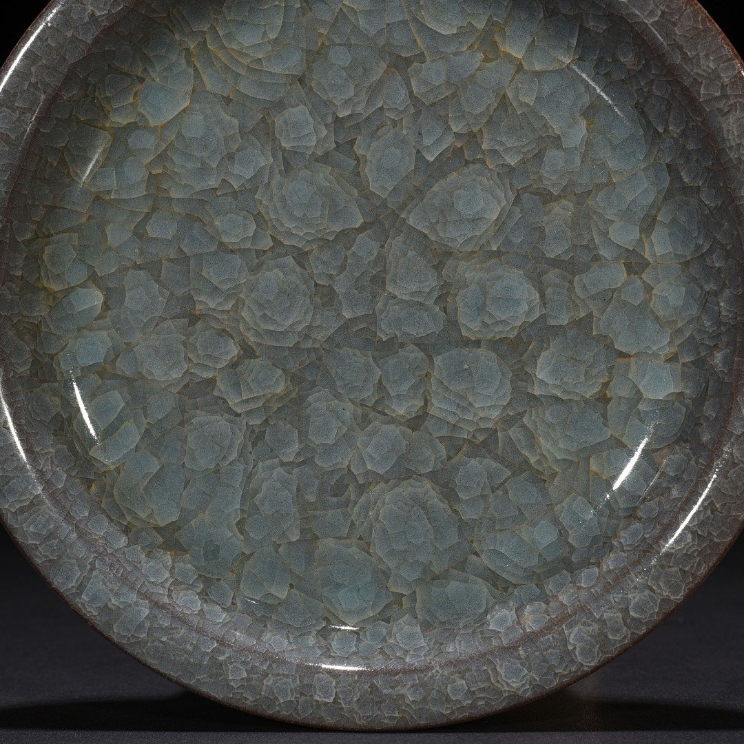 Song Dynasty Guan kiln ice cracked edge plate