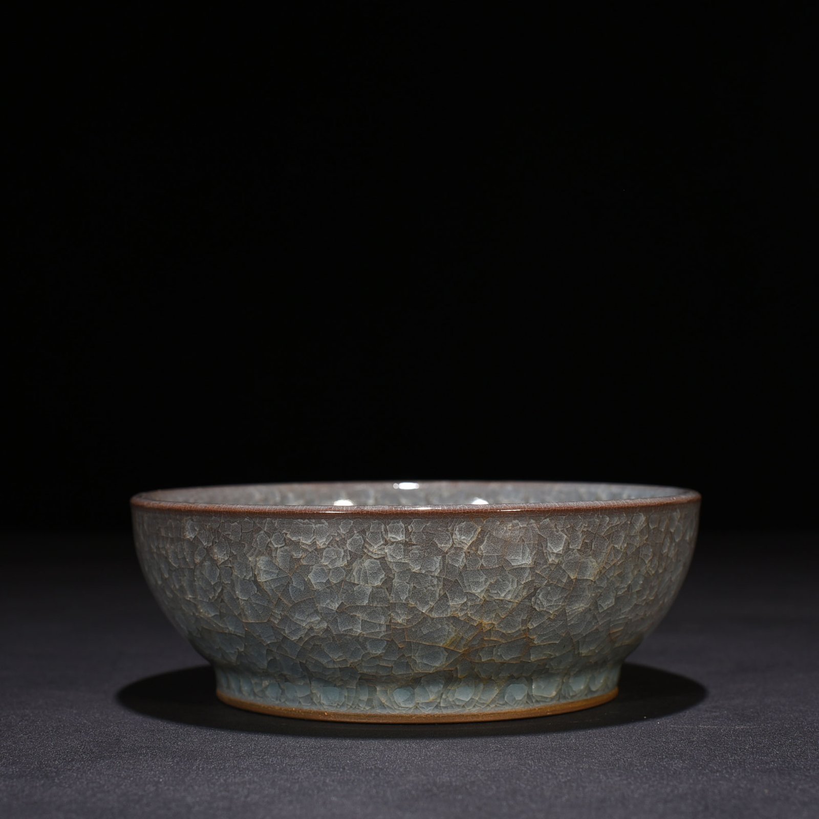Song Dynasty Guan Kiln Ice Crack Wash