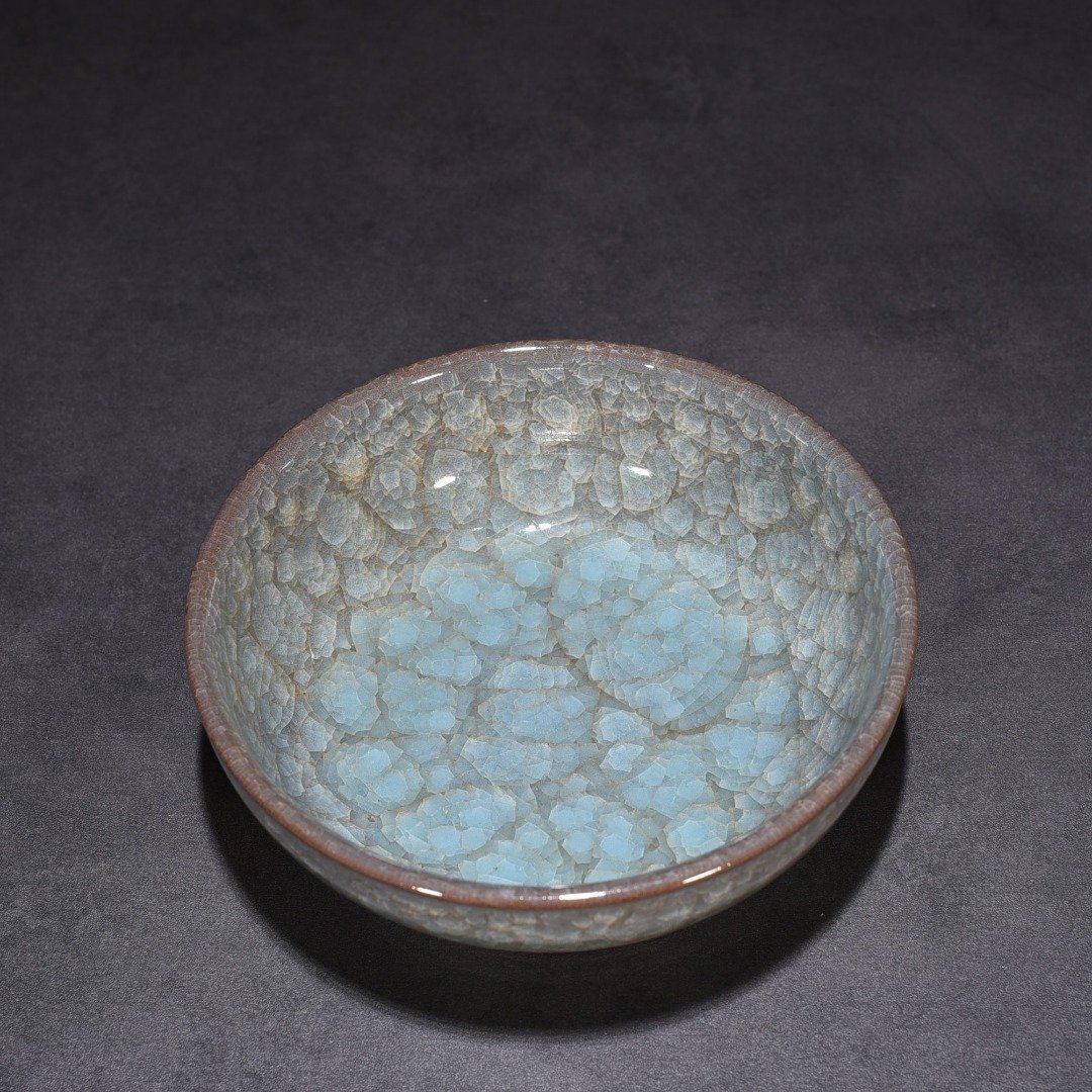 Song Dynasty Guan Kiln Ice Crack Wash