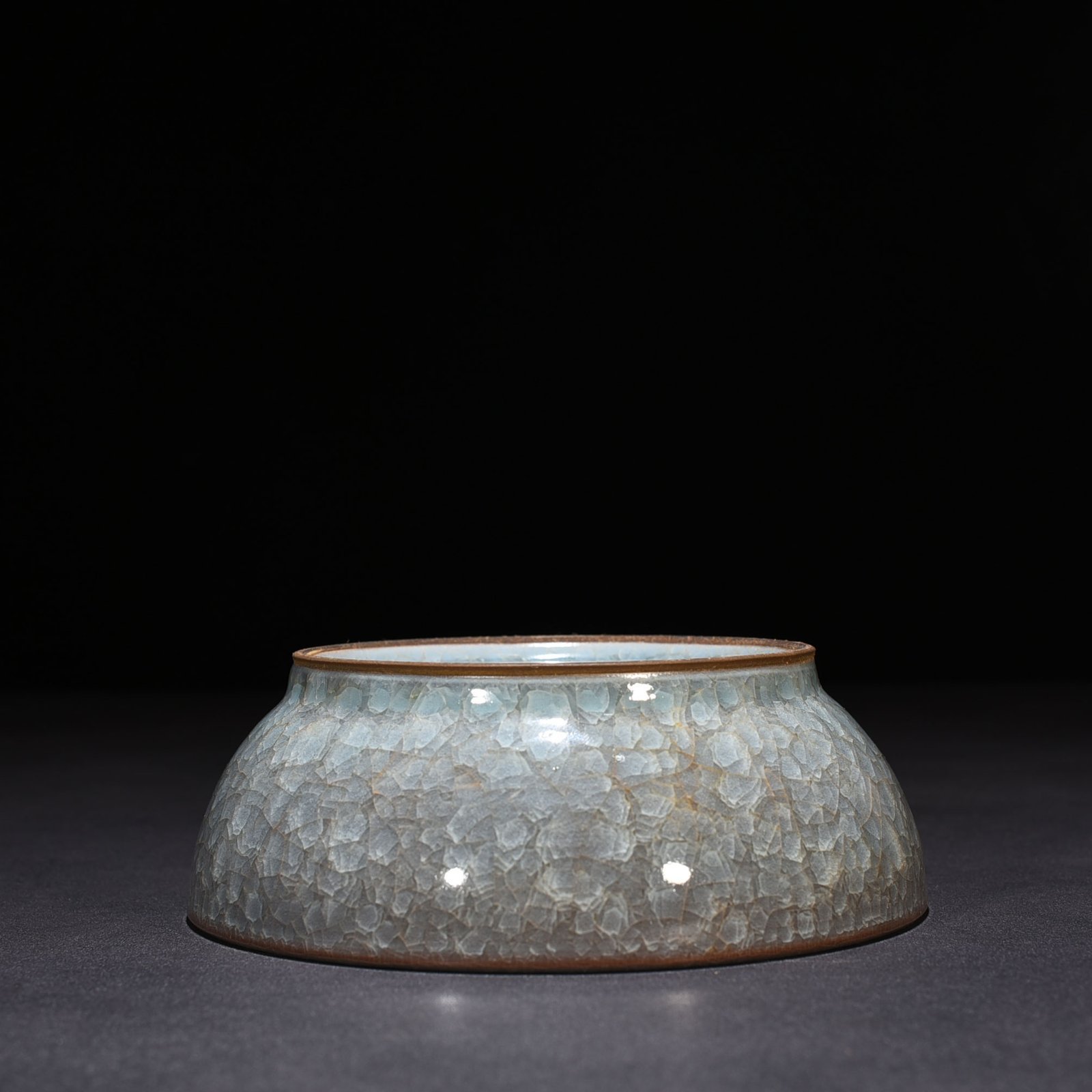 Song Dynasty Guan Kiln Ice Crack Wash