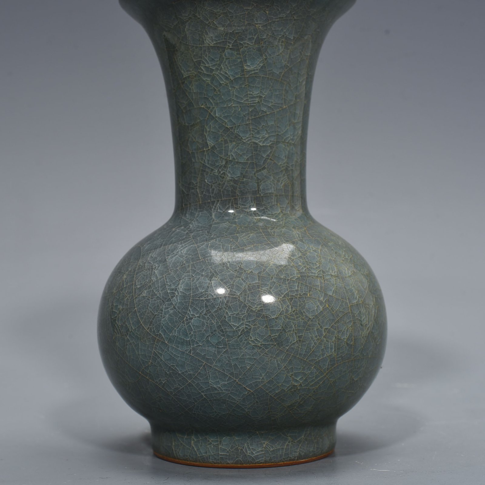 Song Dynasty Guanyao ice cracked bottle