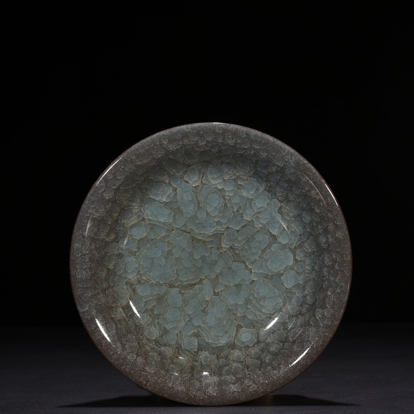Song Dynasty Guan Kiln Ice Crack Plate