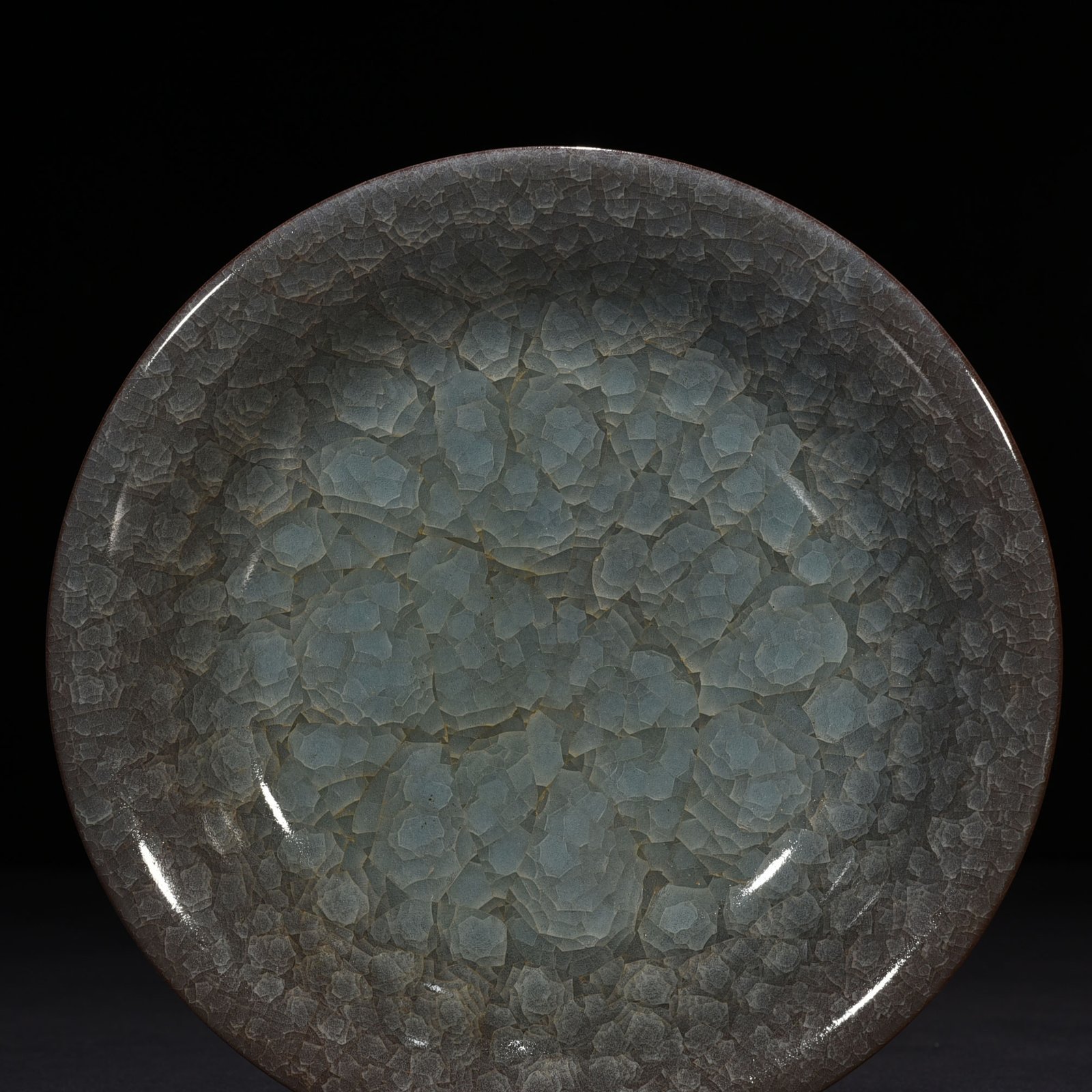 Song Dynasty Guan Kiln Ice Crack Plate