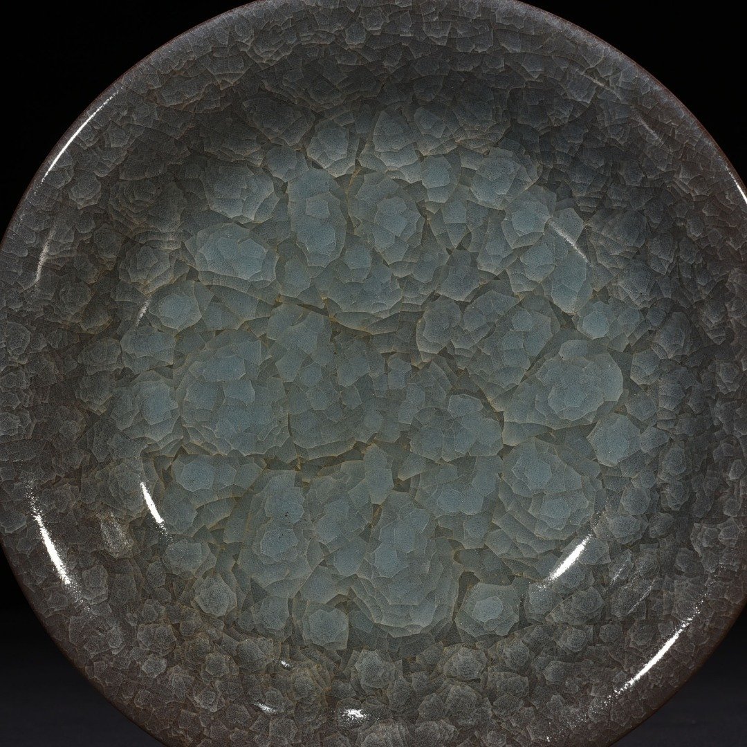 Song Dynasty Guan Kiln Ice Crack Plate