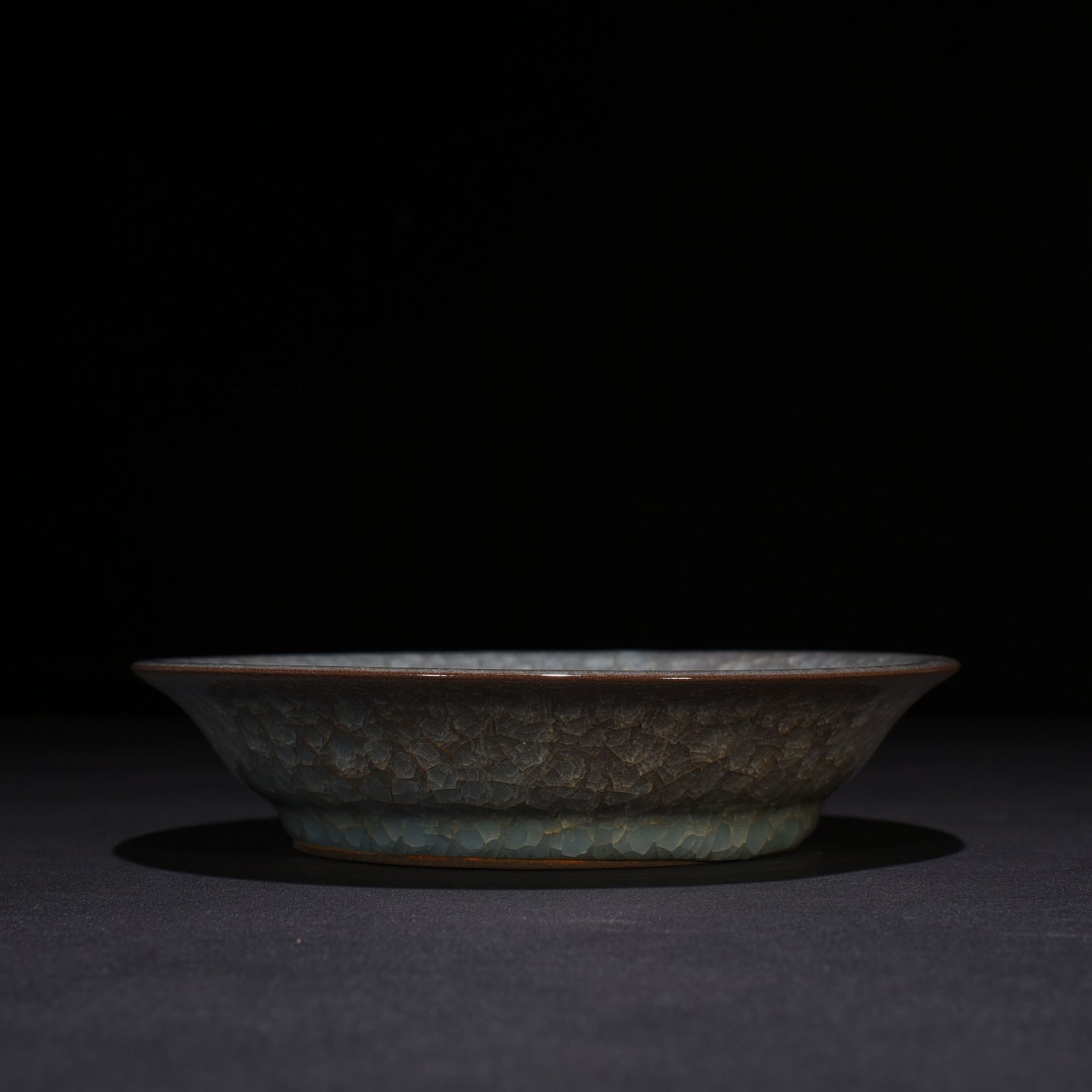 Song Dynasty Guan Kiln Ice Crack Plate