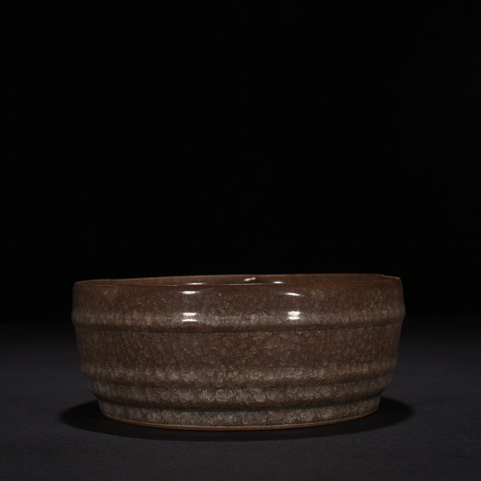 Song Dynasty official kiln ice cracked Kuikou wash