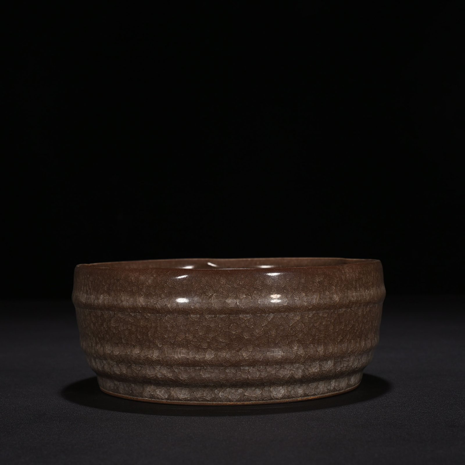 Song Dynasty official kiln ice cracked Kuikou wash