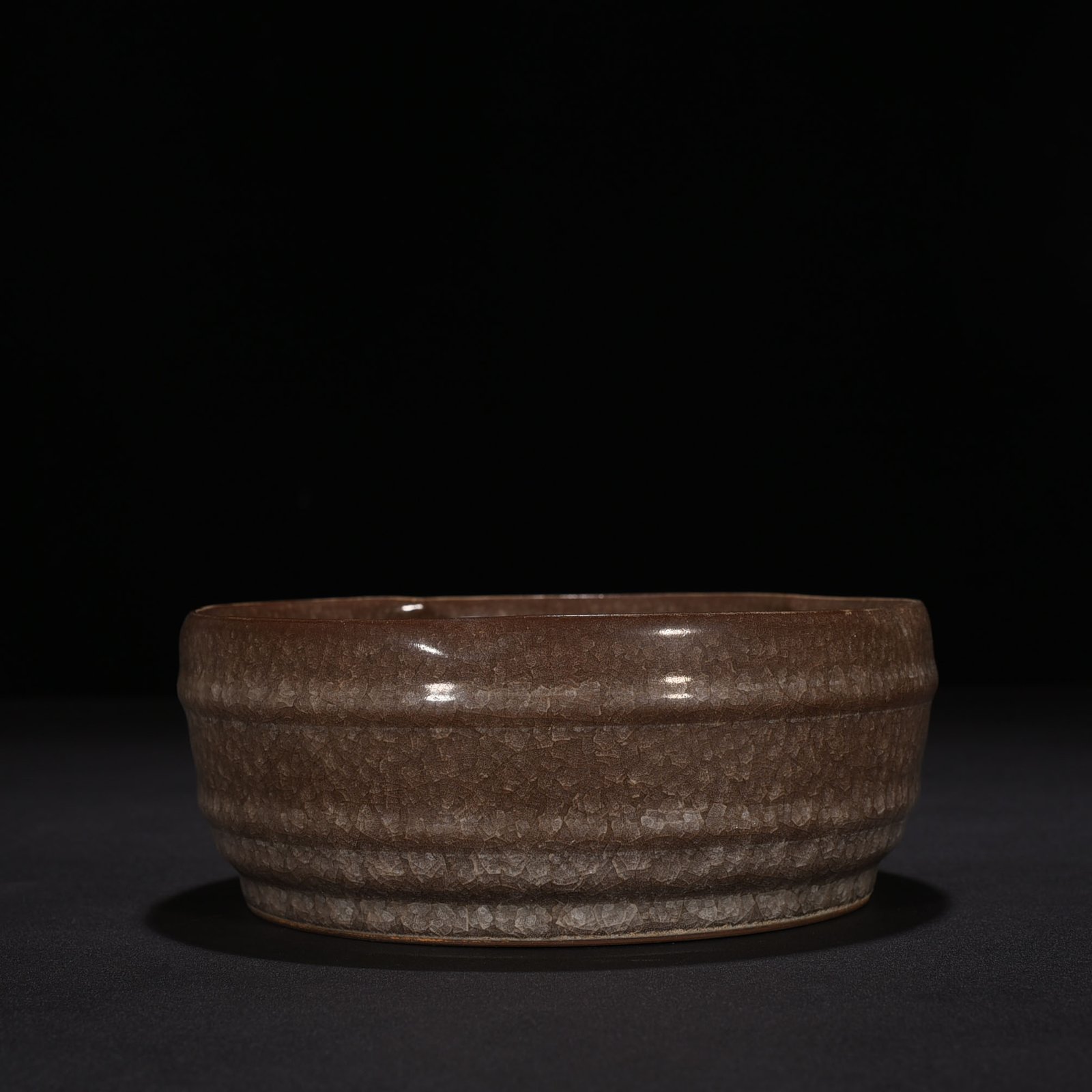 Song Dynasty official kiln ice cracked Kuikou wash