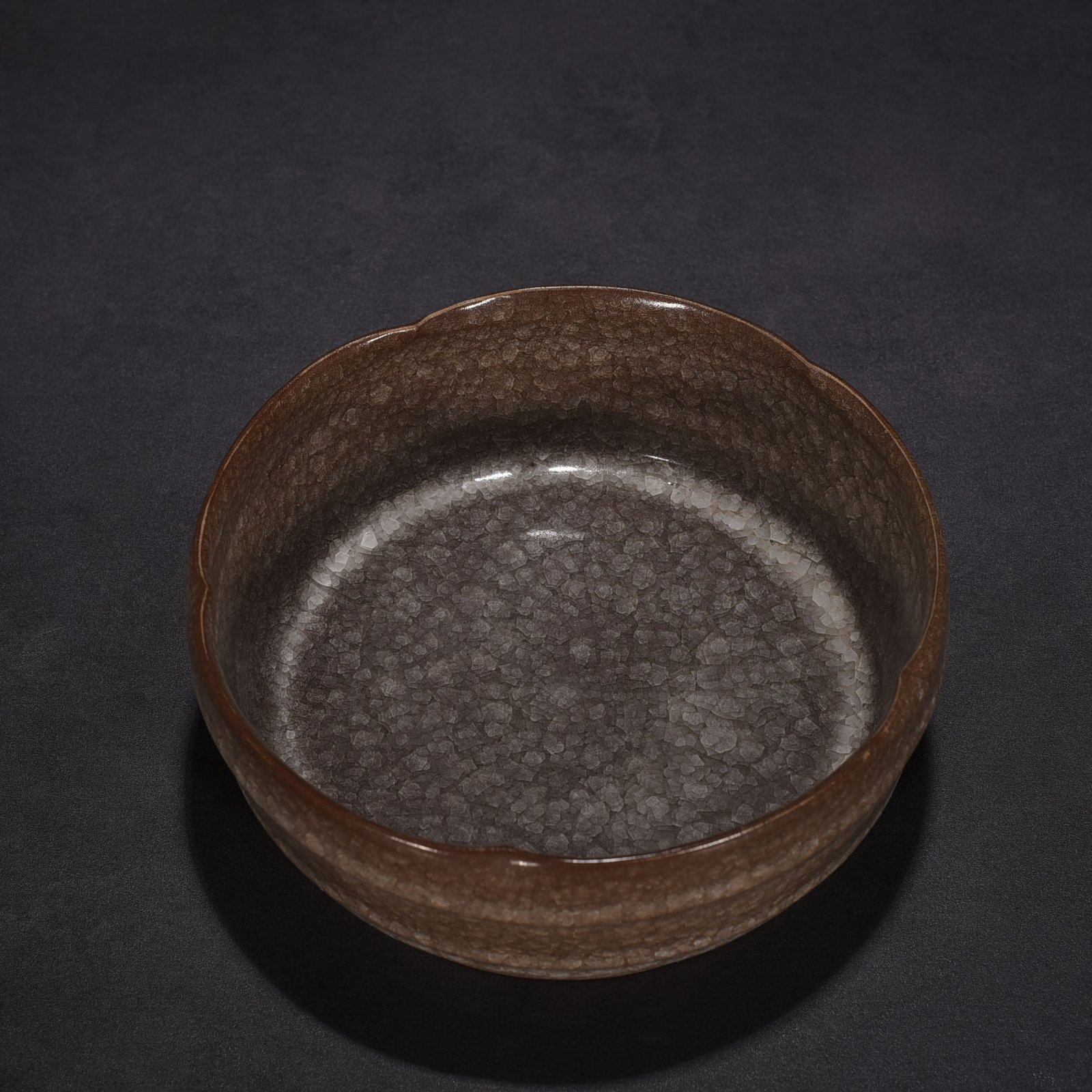 Song Dynasty official kiln ice cracked Kuikou wash