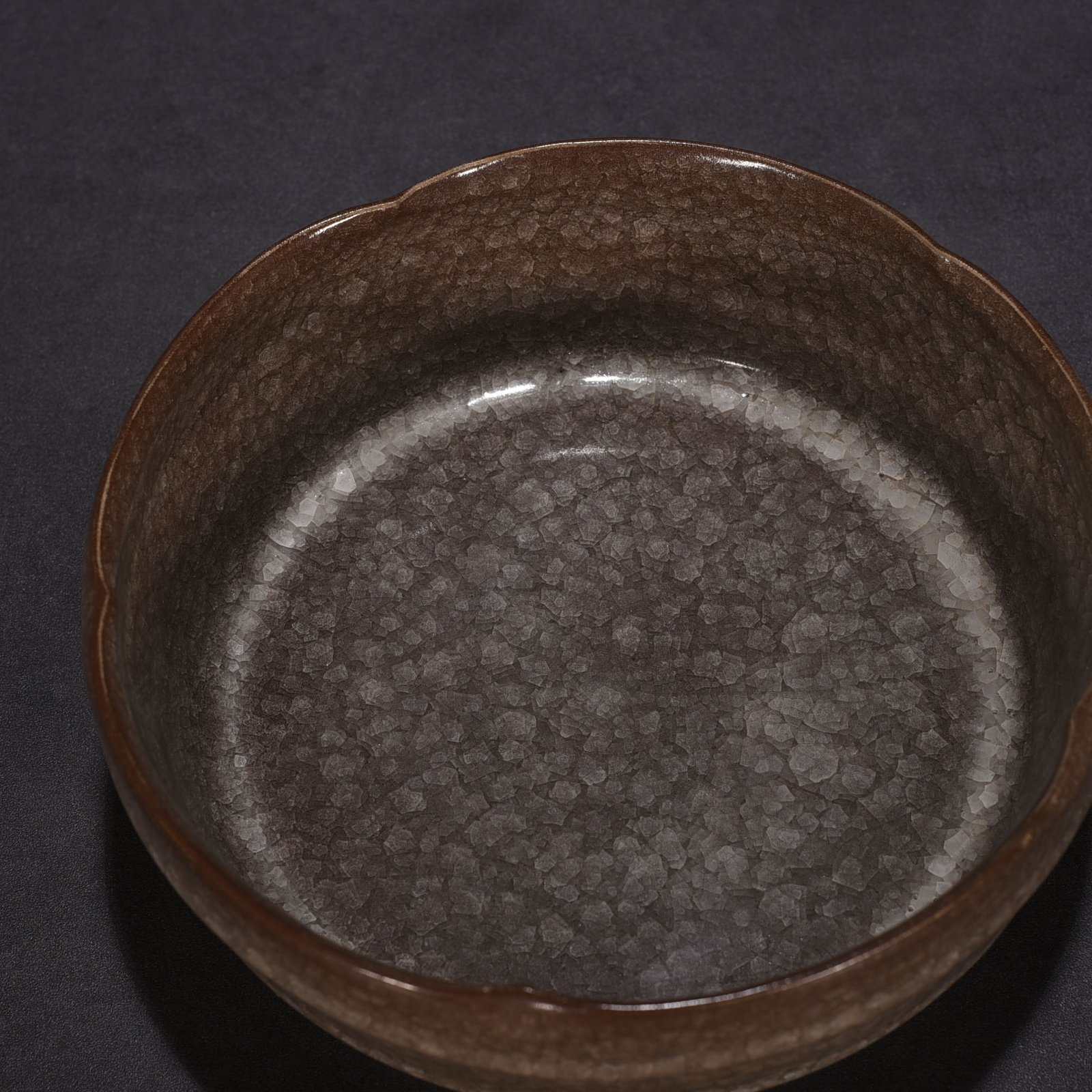 Song Dynasty official kiln ice cracked Kuikou wash
