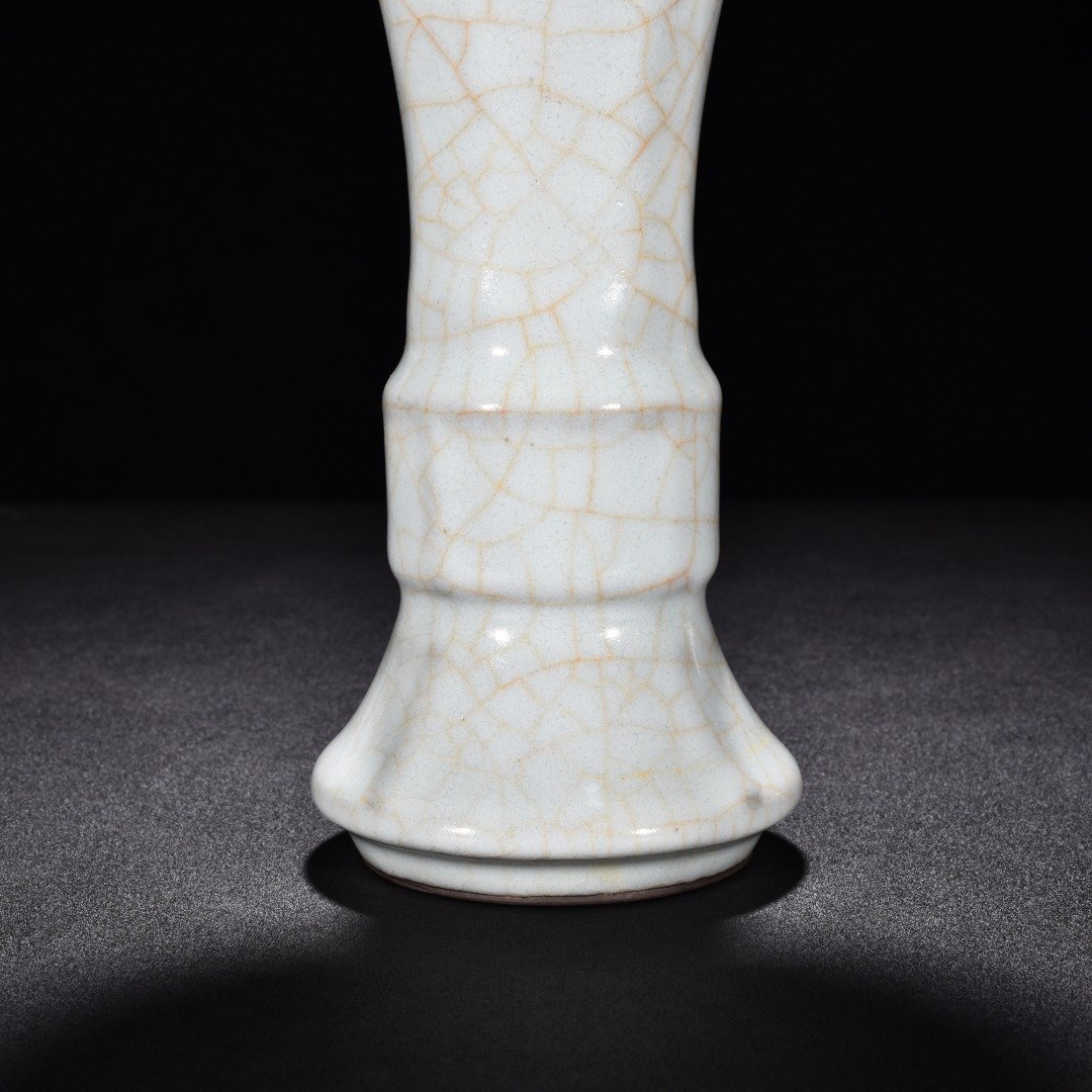 Song Dynasty official kiln moon white glaze halberd flower goblet