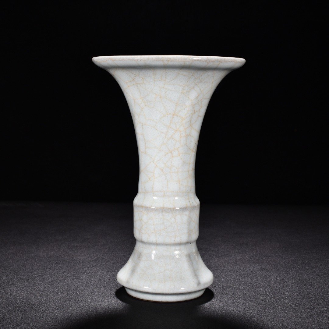 Song Dynasty official kiln moon white glaze halberd flower goblet