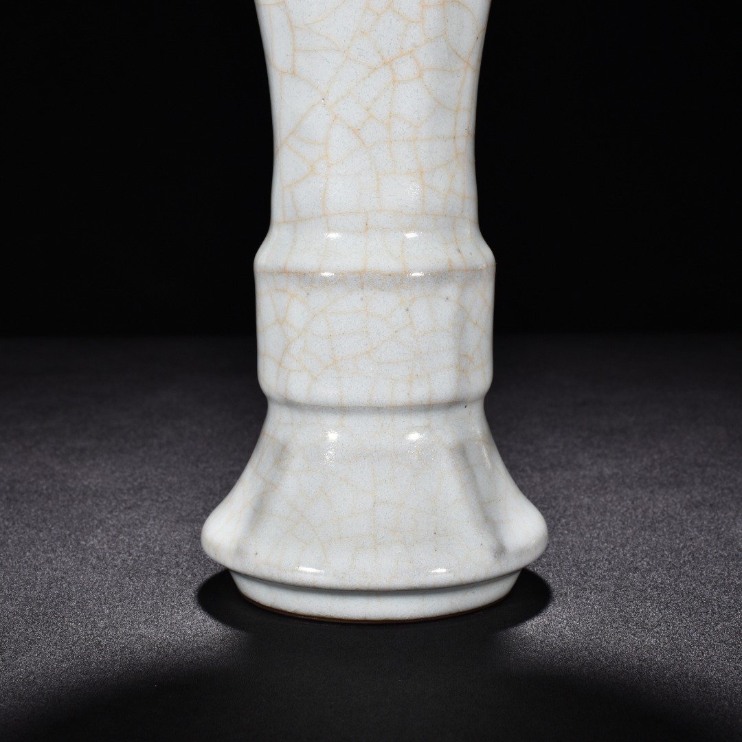 Song Dynasty official kiln moon white glaze halberd flower goblet