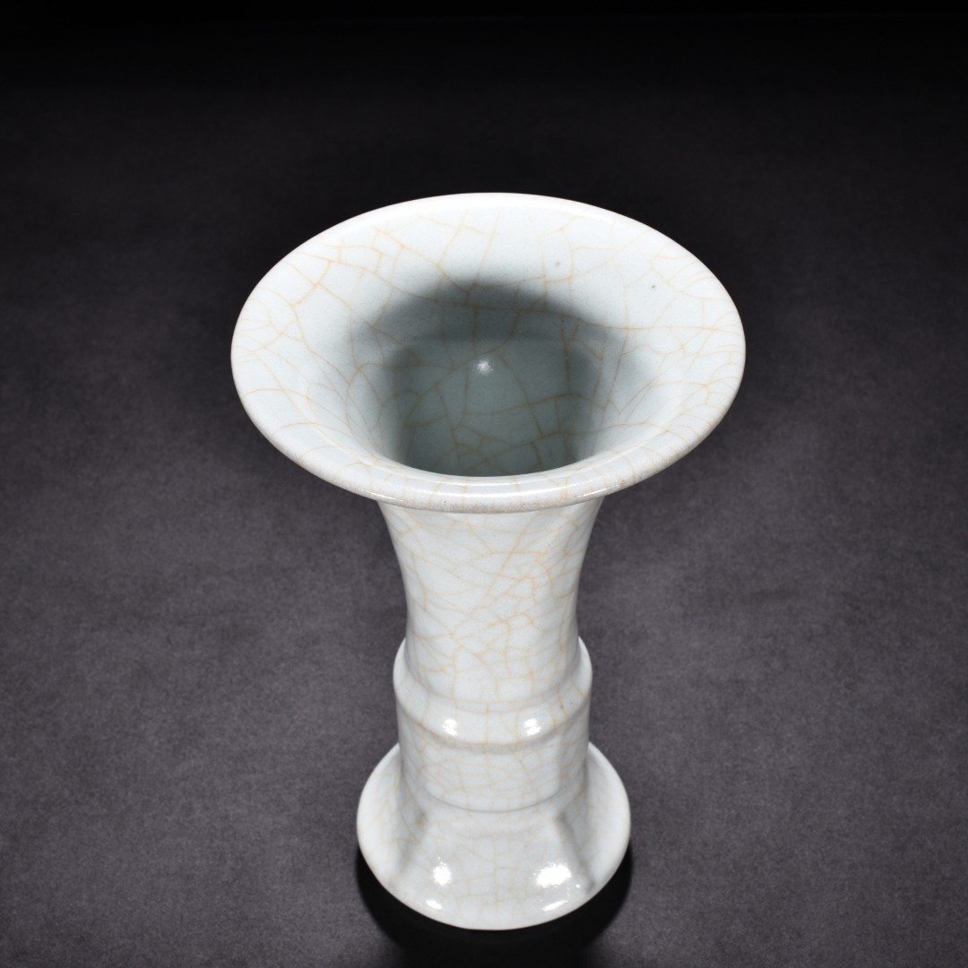 Song Dynasty official kiln moon white glaze halberd flower goblet