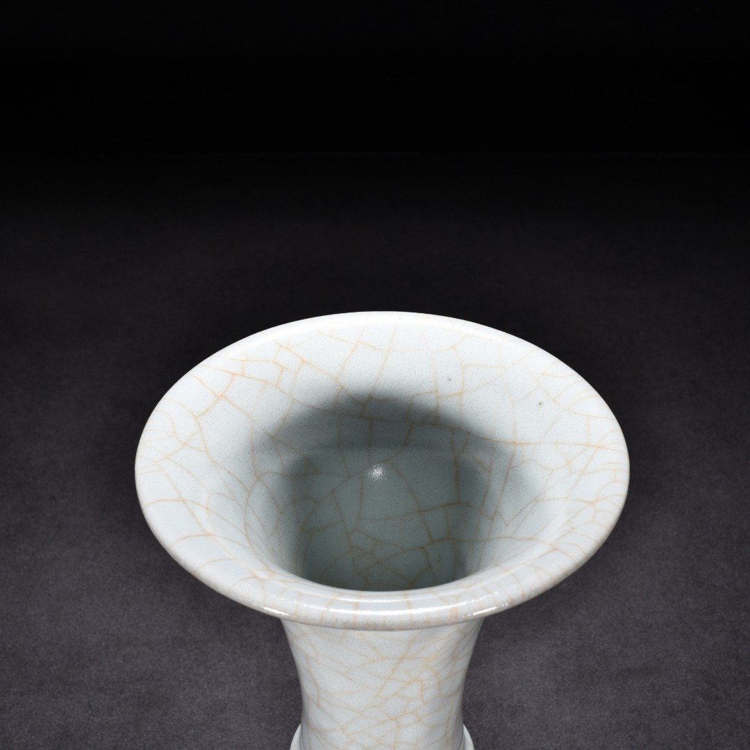 Song Dynasty official kiln moon white glaze halberd flower goblet