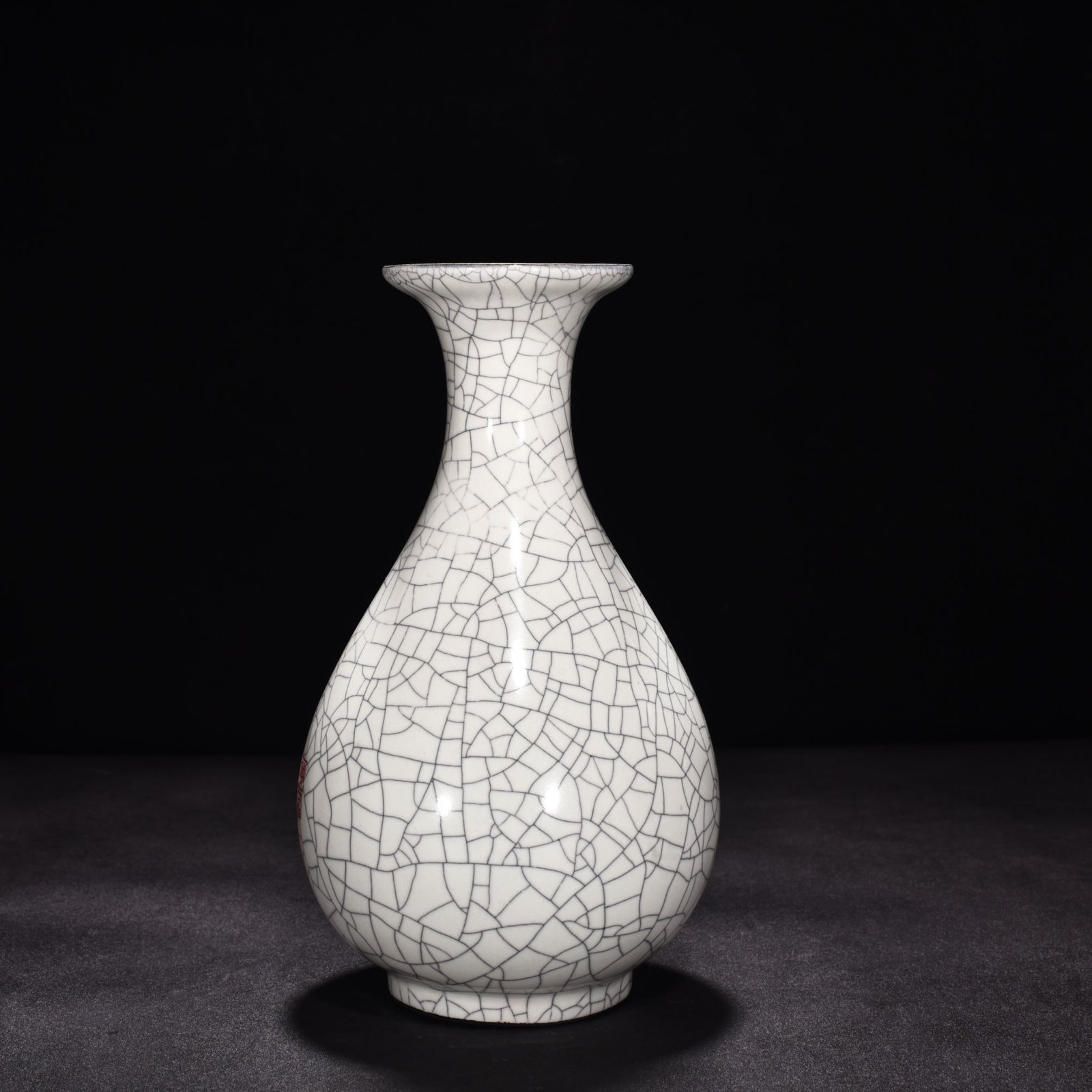 Song Dynasty official kiln moon white glaze engraved with poetry pattern jade pot spring vase