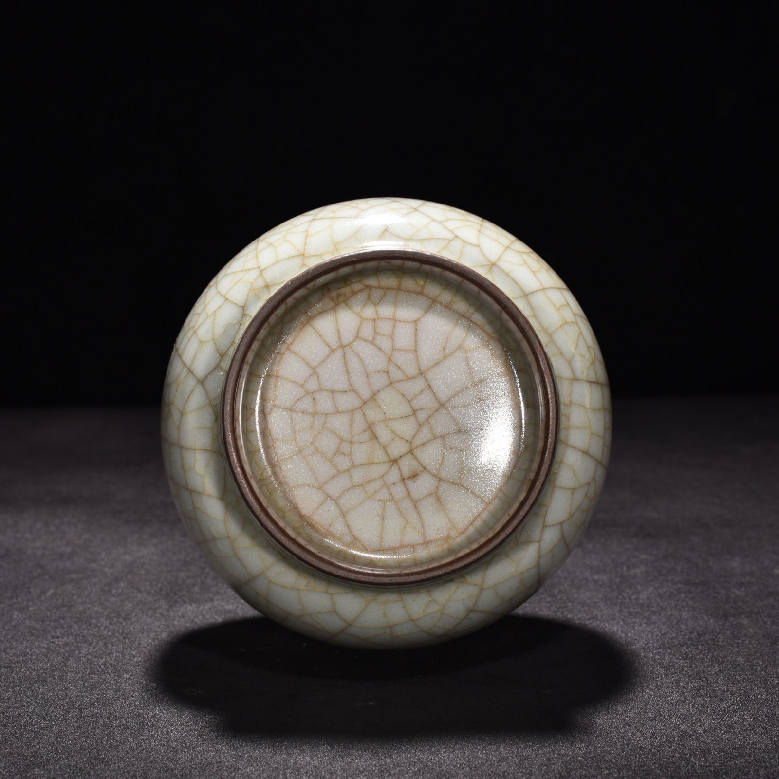 Song Dynasty official kiln moon white glaze vase