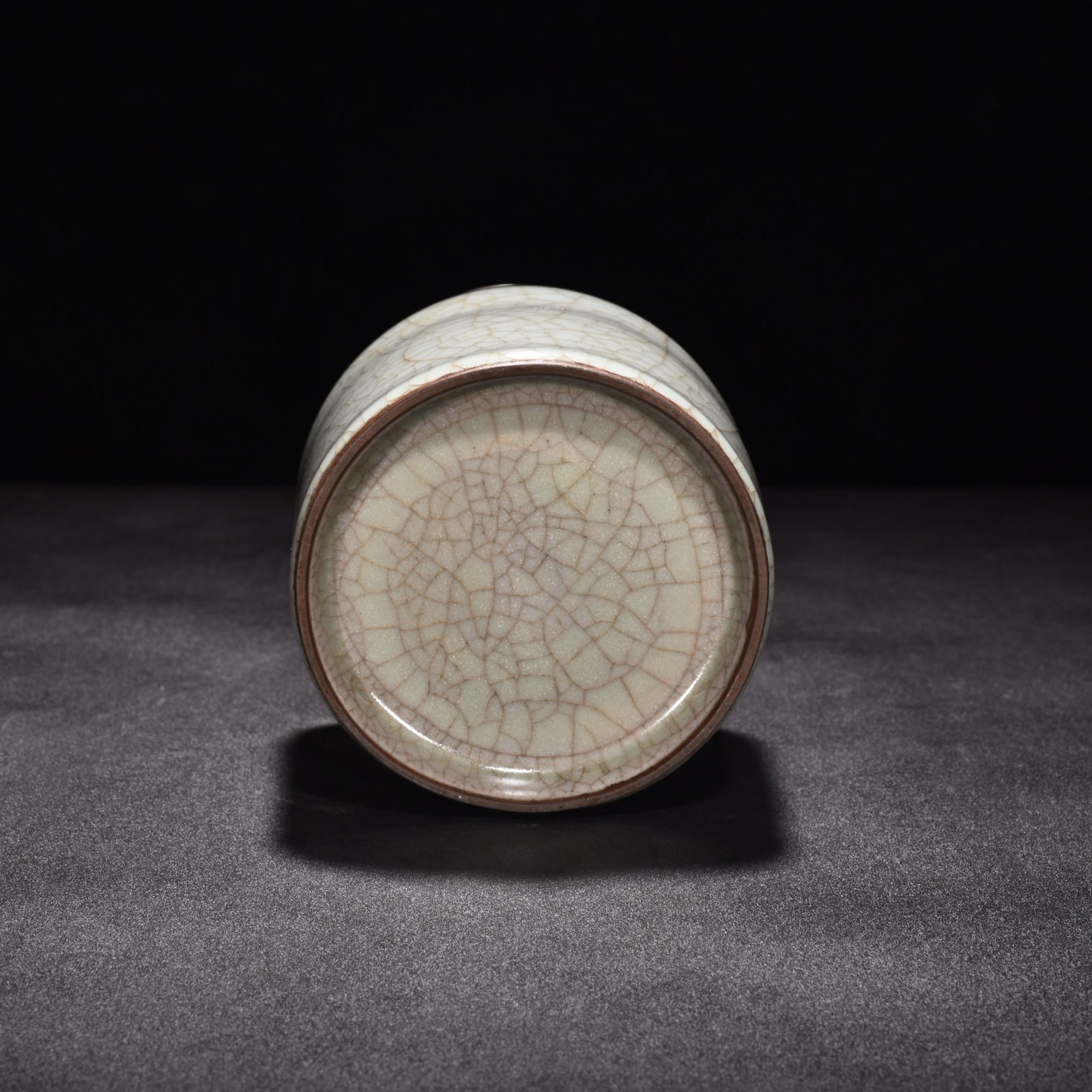 Song Dynasty official kiln moon white glaze dish bottle