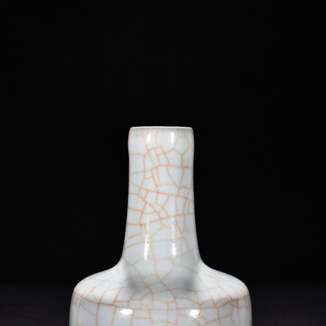 Song Dynasty official kiln moon white glaze paper mallet bottle