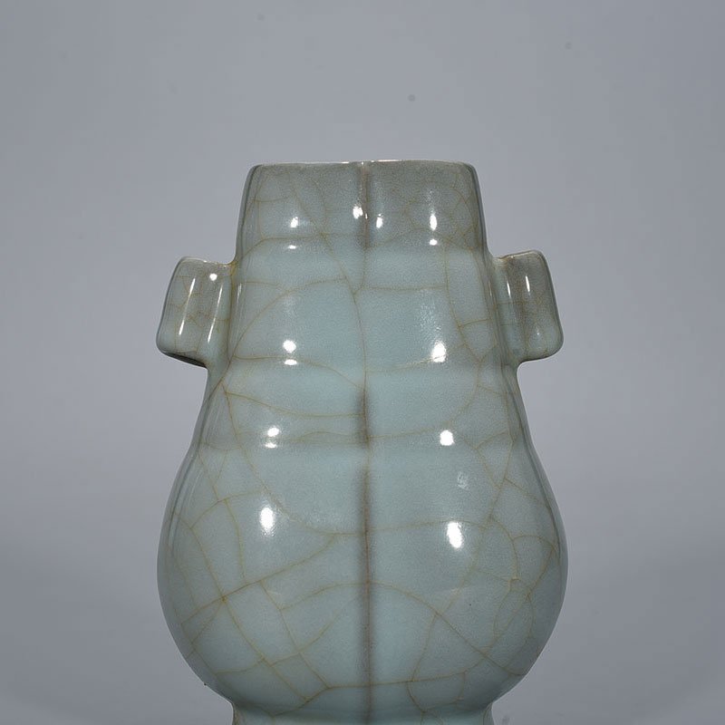Song Dynasty official kiln moon white glaze through-ear vase