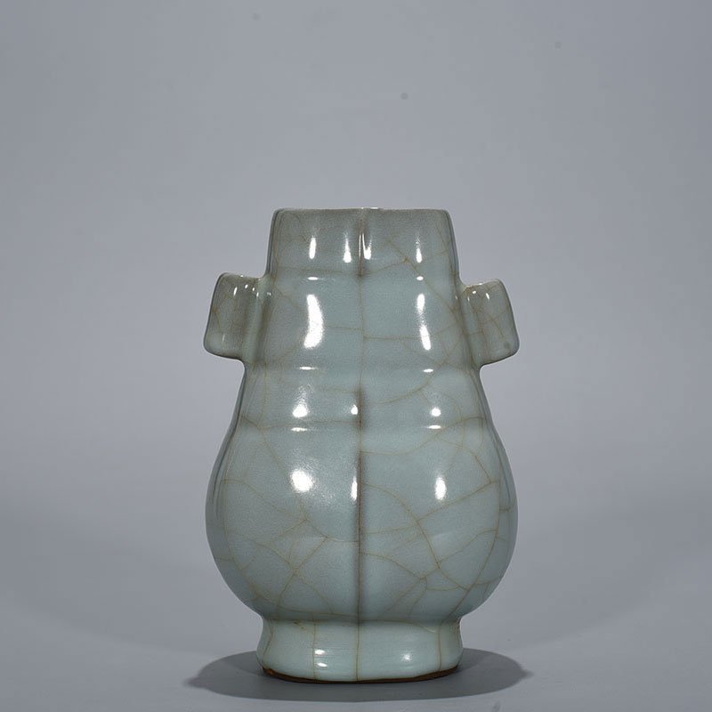 Song Dynasty official kiln moon white glaze through-ear vase