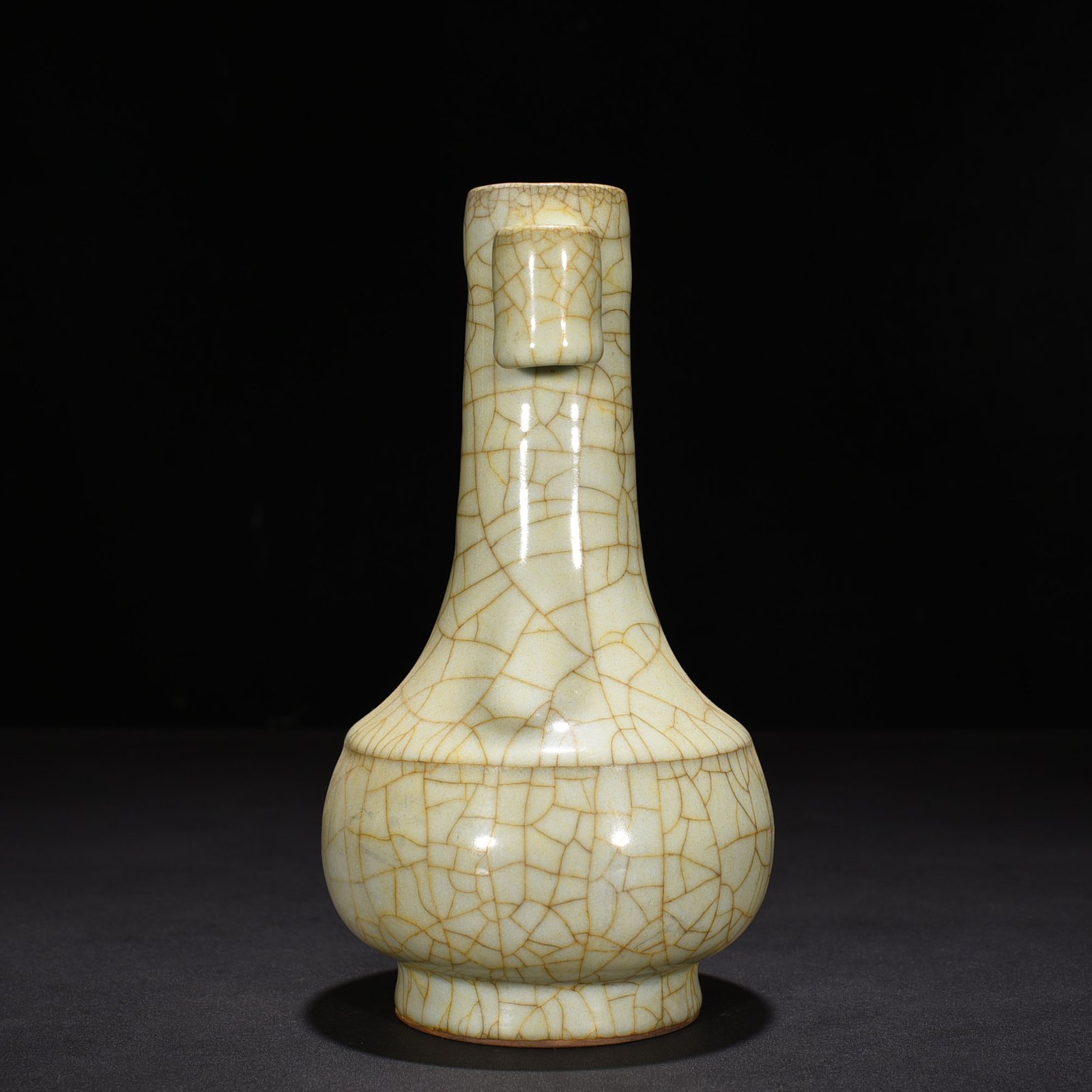 Song Dynasty official kiln moon white glaze through-ear vase
