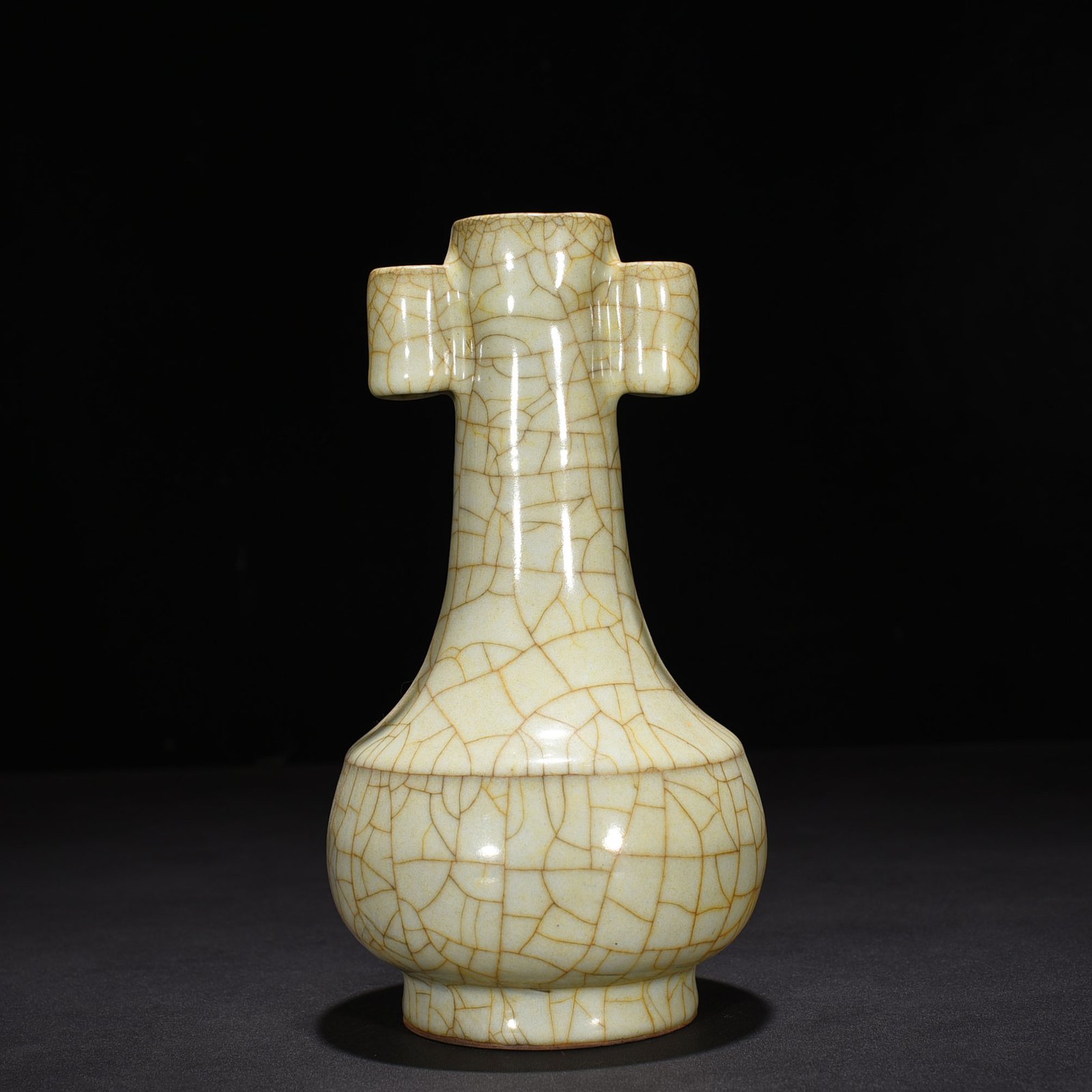 Song Dynasty official kiln moon white glaze through-ear vase