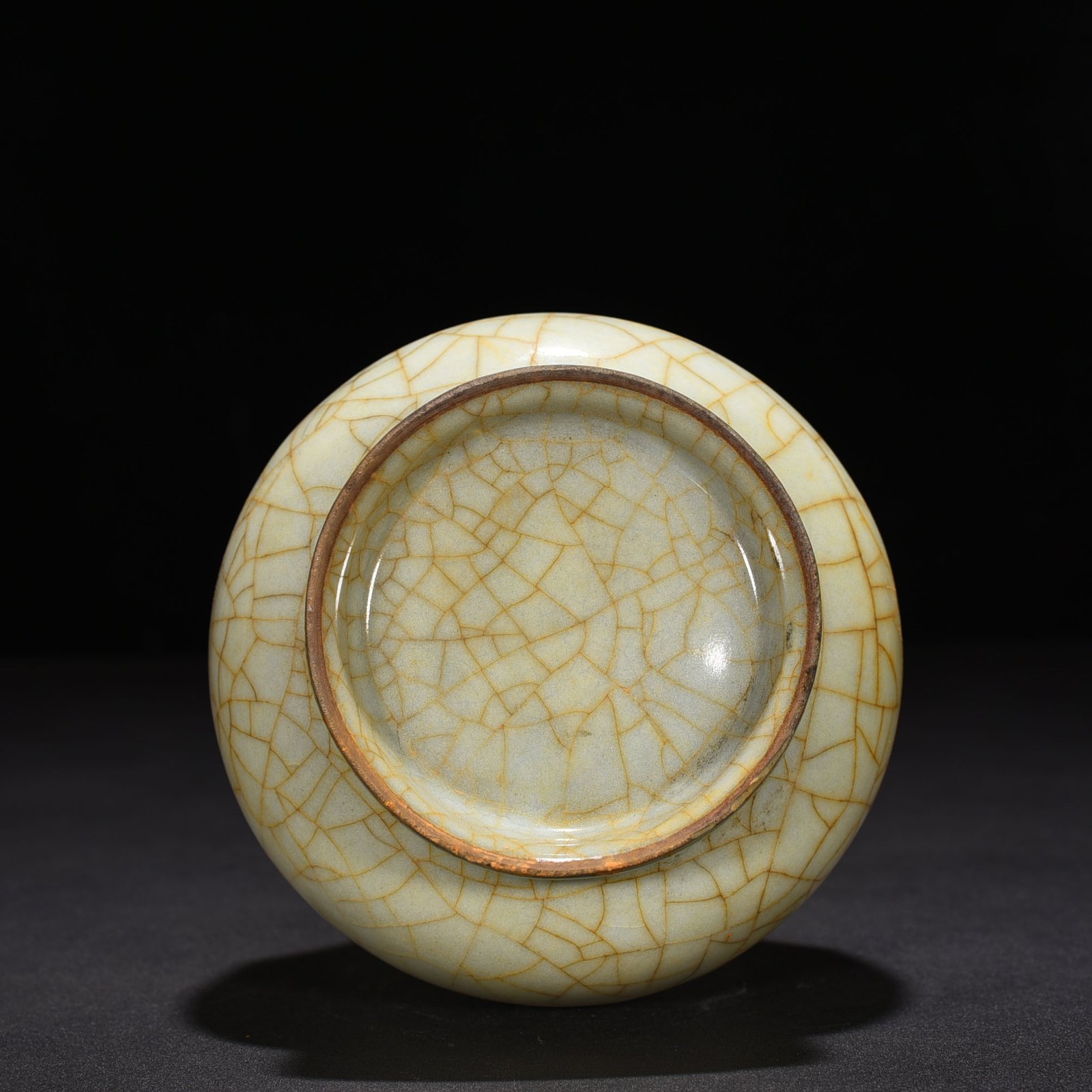 Song Dynasty official kiln moon white glaze through-ear vase