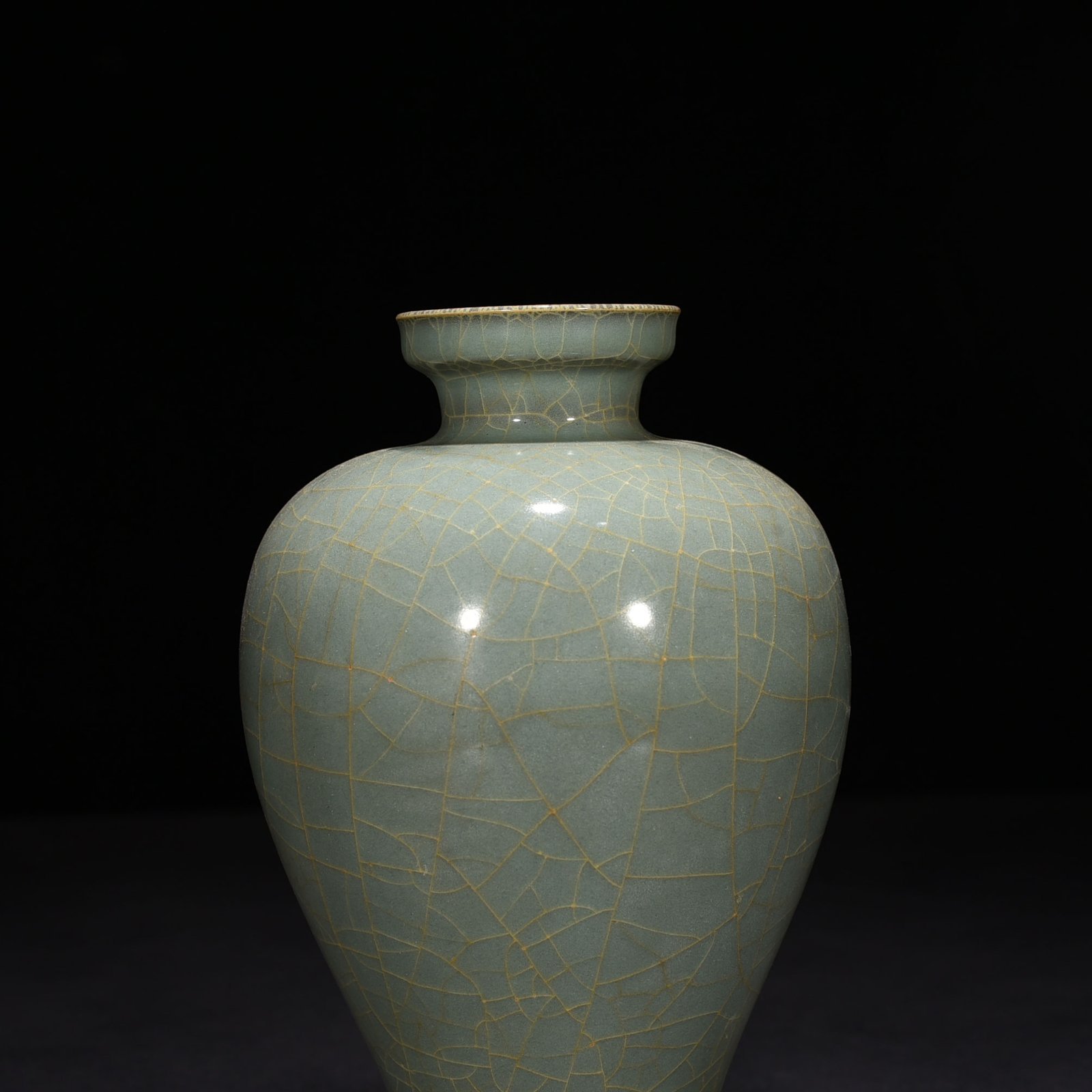 Song Dynasty Guanyao plum vase