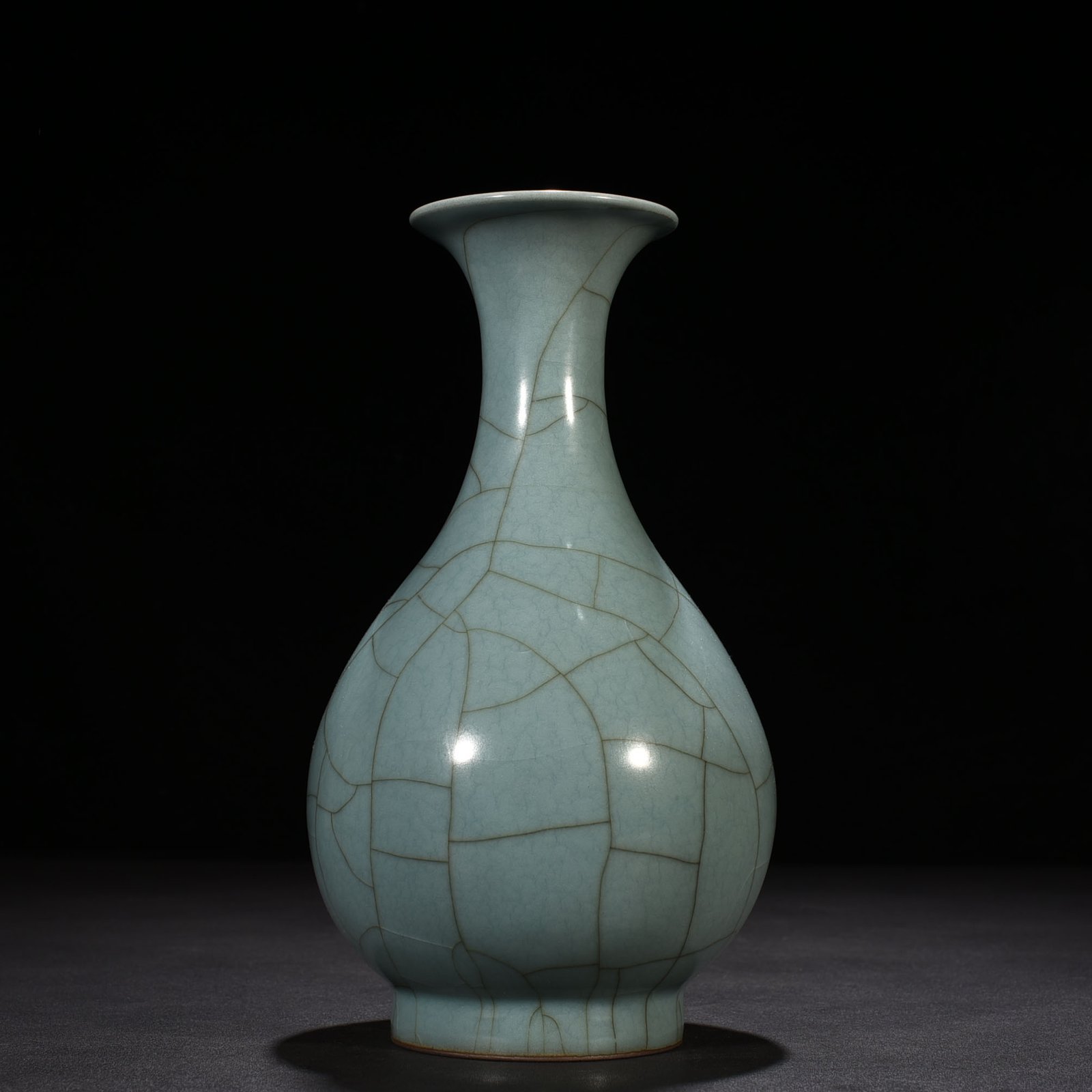 Song Dynasty official kiln celadon jade pot spring vase