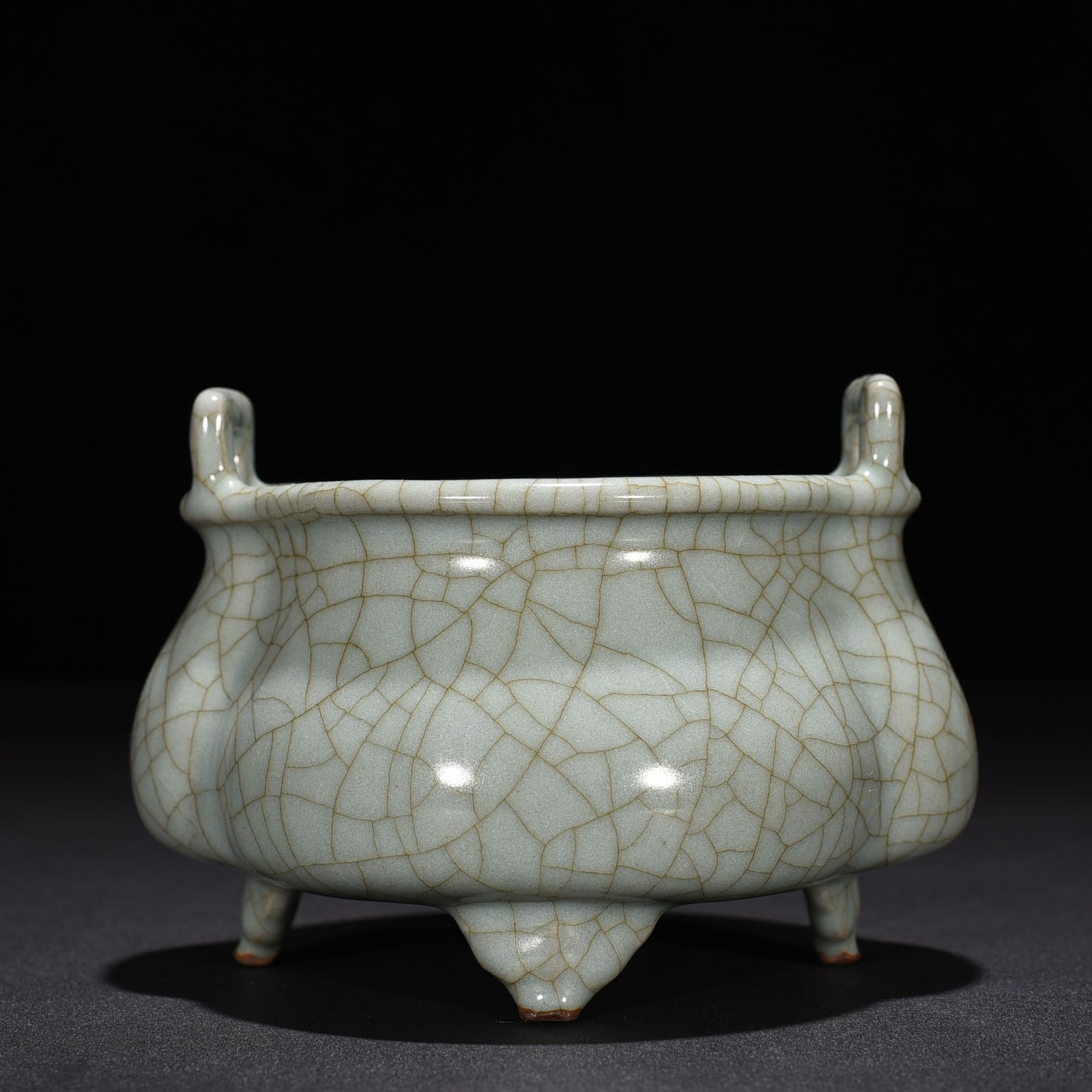 Song Dynasty Guan Kiln Begonia style double-eared furnace