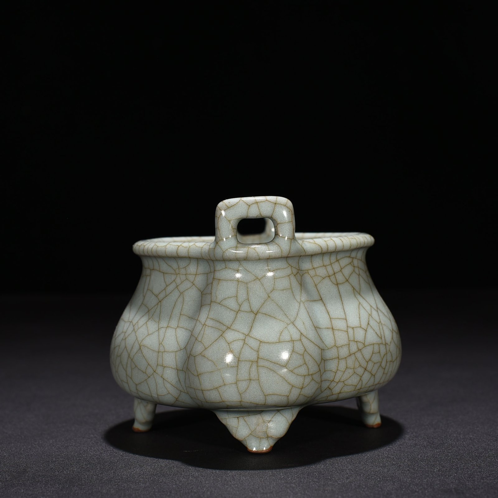 Song Dynasty Guan Kiln Begonia style double-eared furnace
