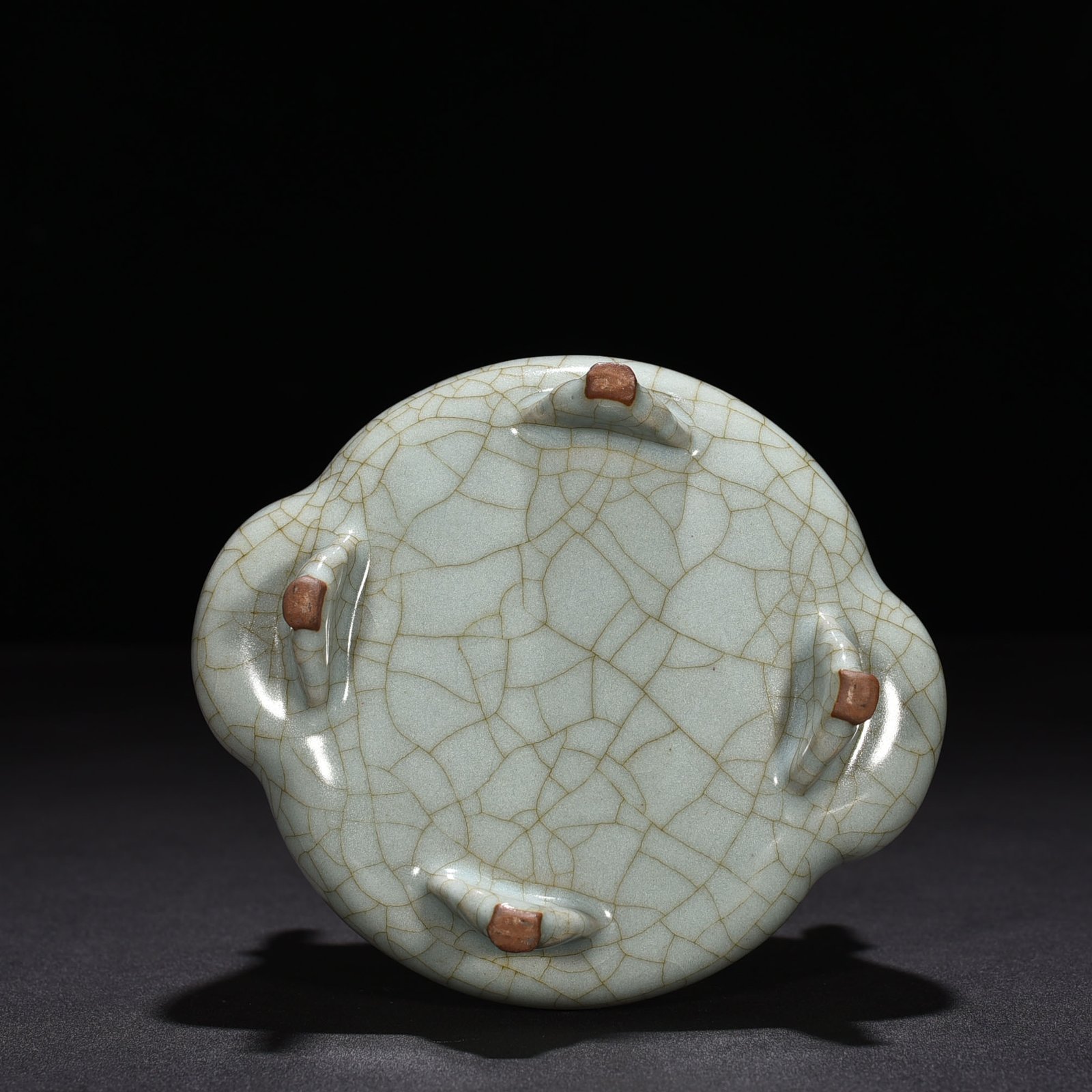 Song Dynasty Guan Kiln Begonia style double-eared furnace