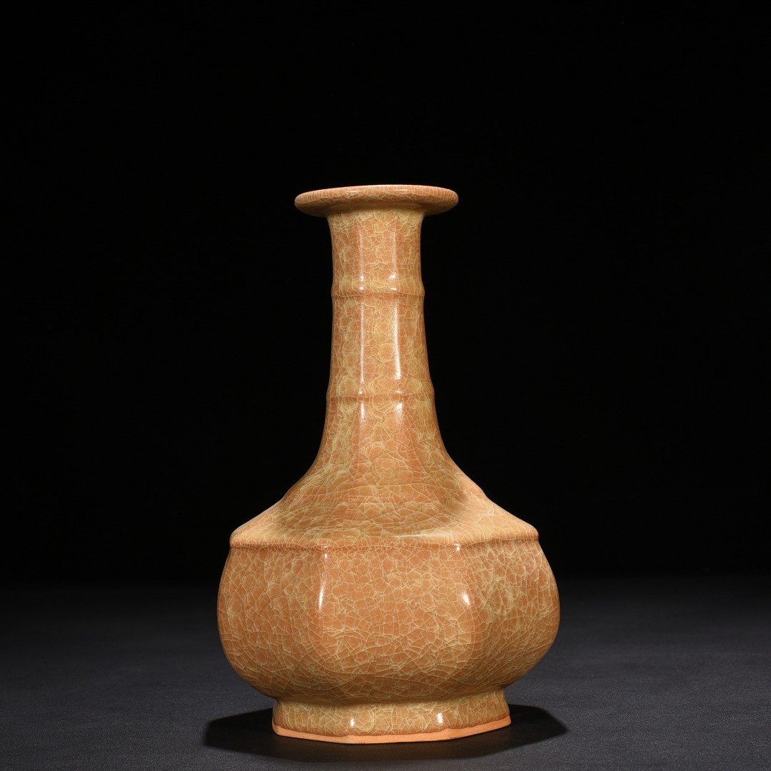 Song Dynasty official kiln fried beige glaze ice cracked eight-way plate mouth bottle