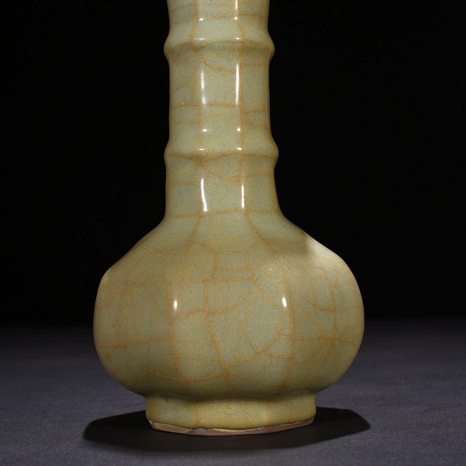 Song Dynasty official kiln dazzling pattern octagonal vase
