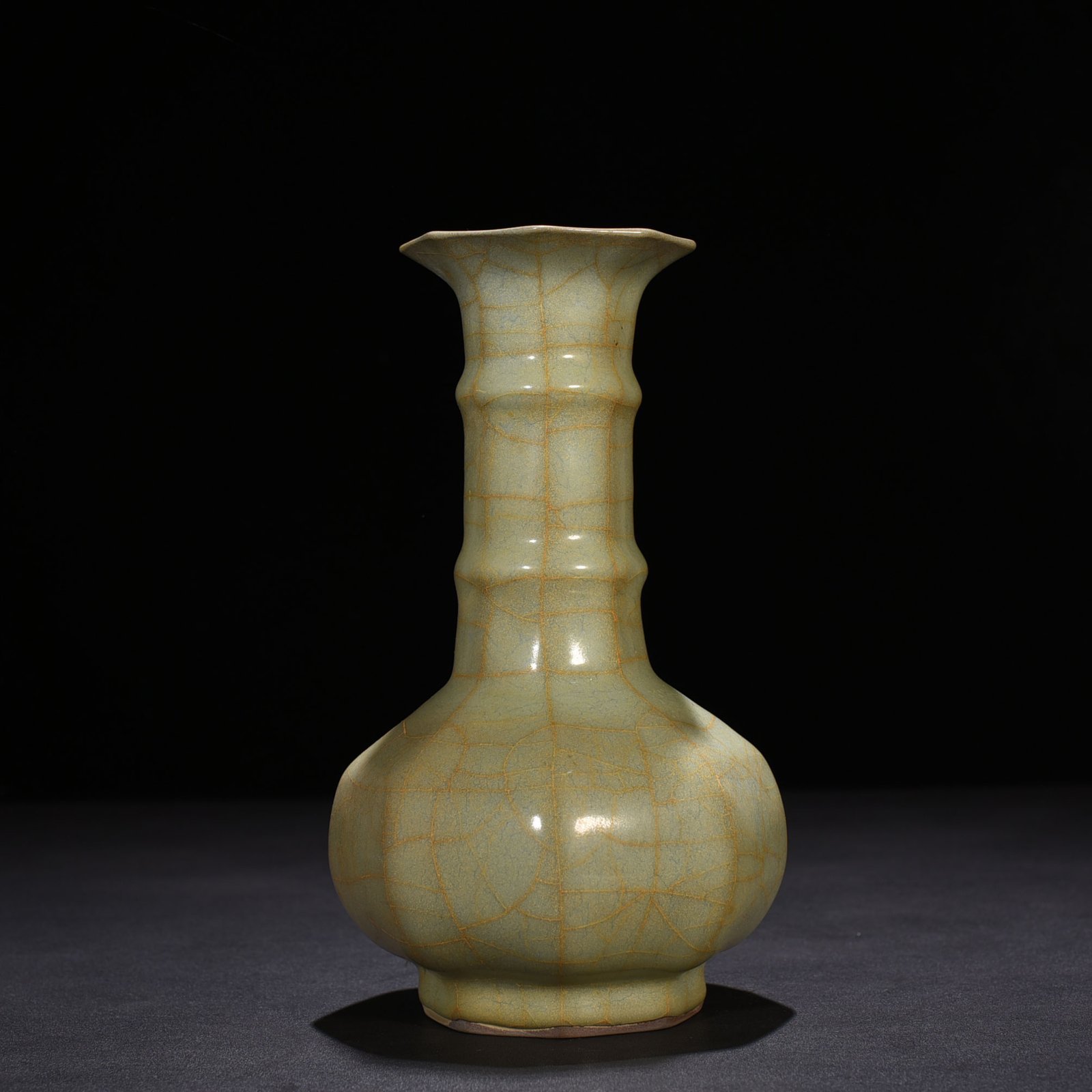 Song Dynasty official kiln dazzling pattern octagonal vase