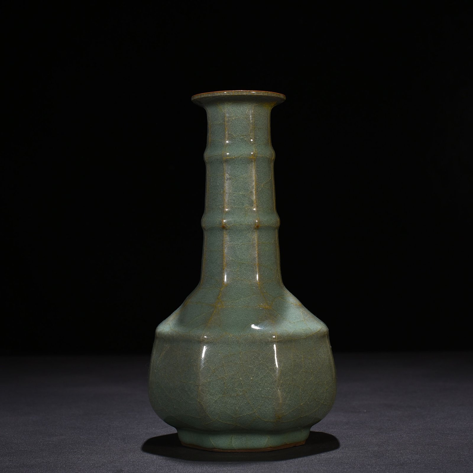 Song Dynasty official kiln dazzling pattern eight-sided vase