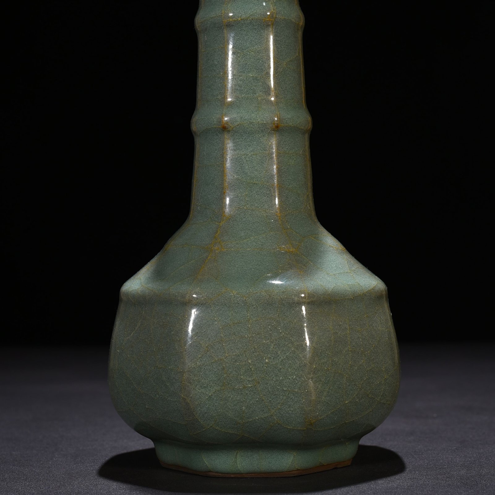 Song Dynasty official kiln dazzling pattern eight-sided vase