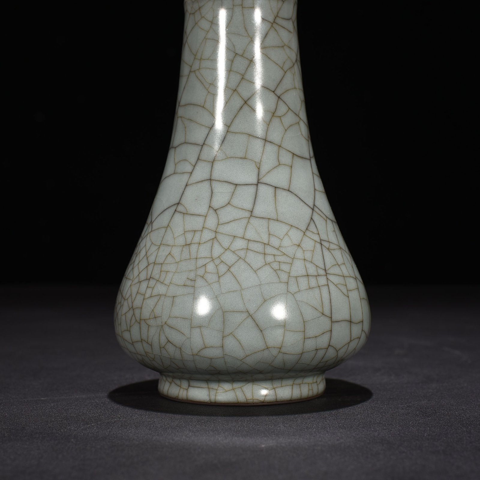 Song Dynasty official kiln dazzling pattern bottle