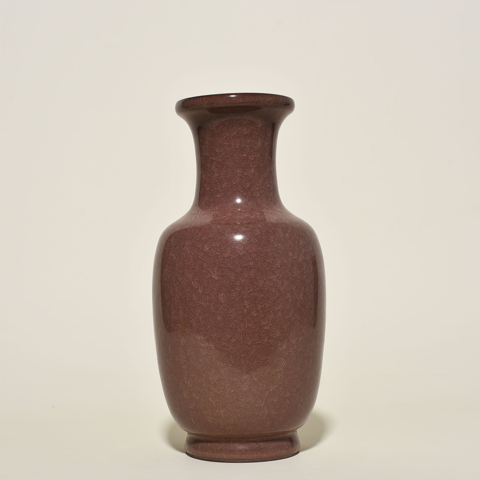 Song Dynasty official kiln rose purple glaze ice crackle plate mouth bottle