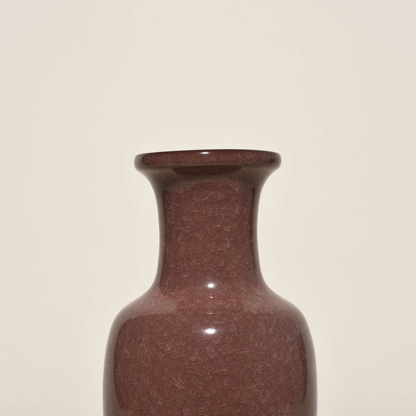 Song Dynasty official kiln rose purple glaze ice crackle plate mouth bottle