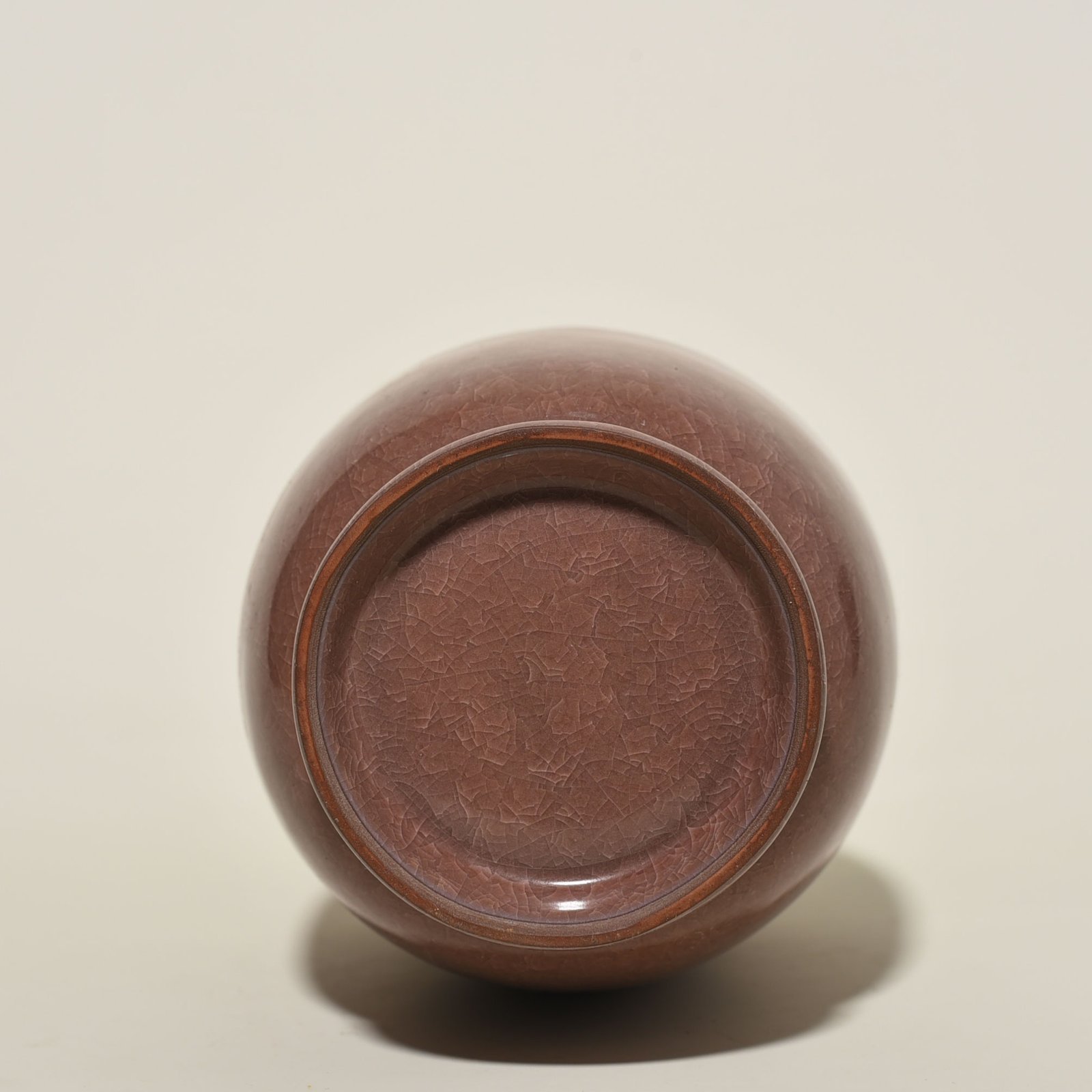Song Dynasty official kiln rose purple glaze ice crackle plate mouth bottle