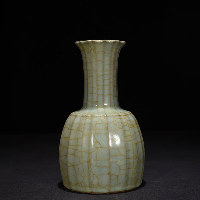 Song Dynasty Guan kiln melon vase