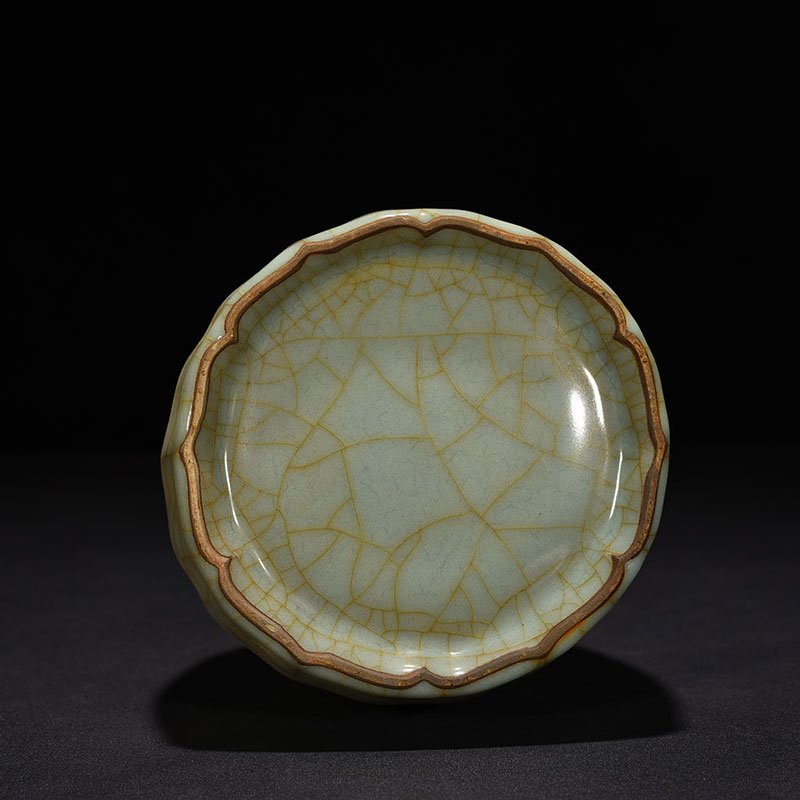 Song Dynasty Guan kiln melon vase