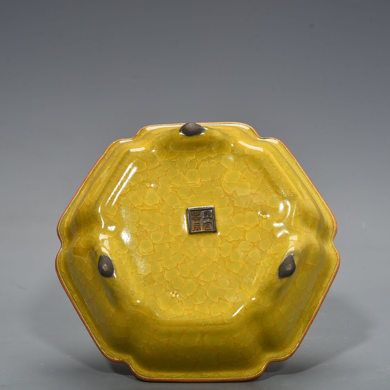 Song Dynasty official kiln yellow glaze ice crack engraved ladies inscription six-way wash