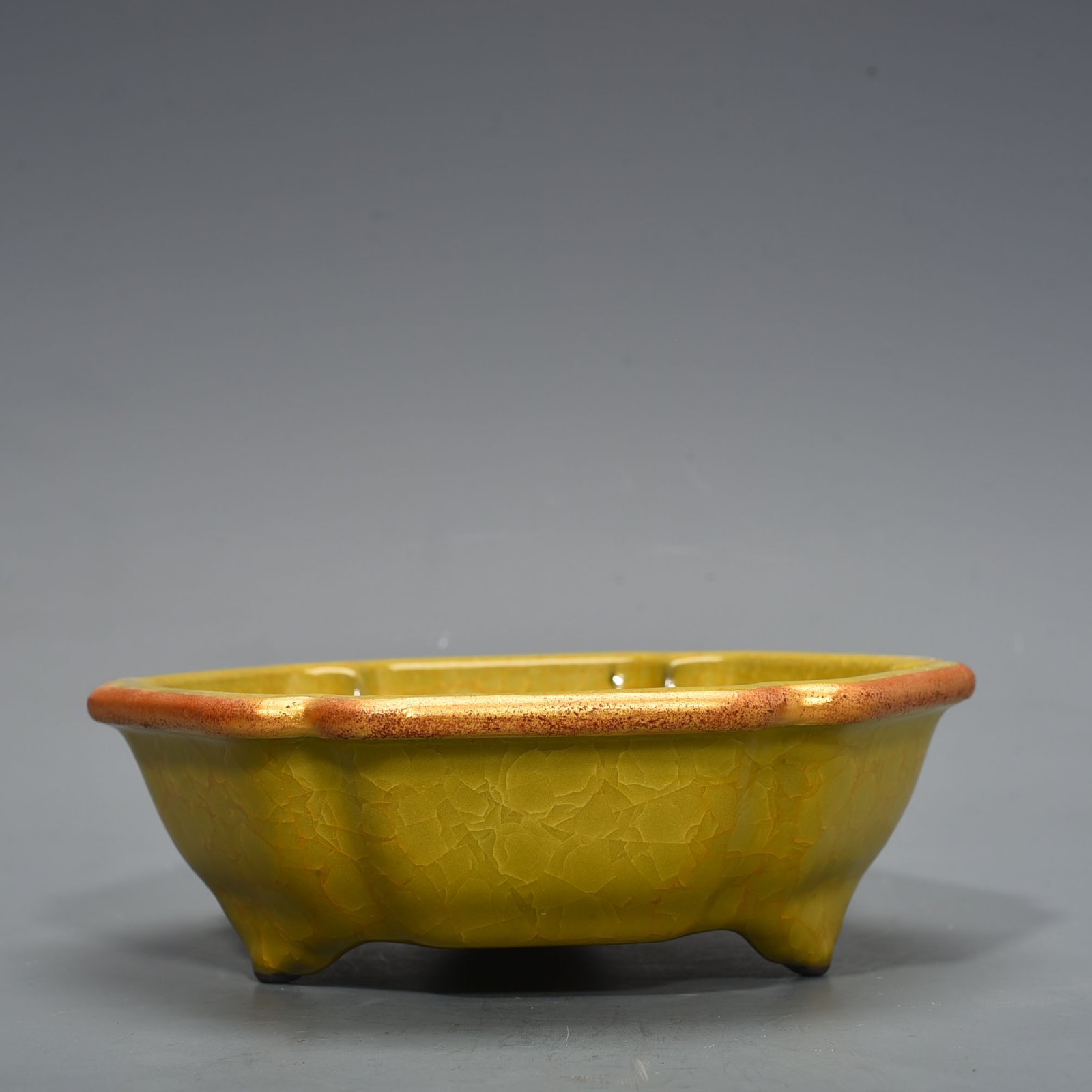 Song Dynasty official kiln yellow glaze ice crack engraved ladies inscription six-way wash