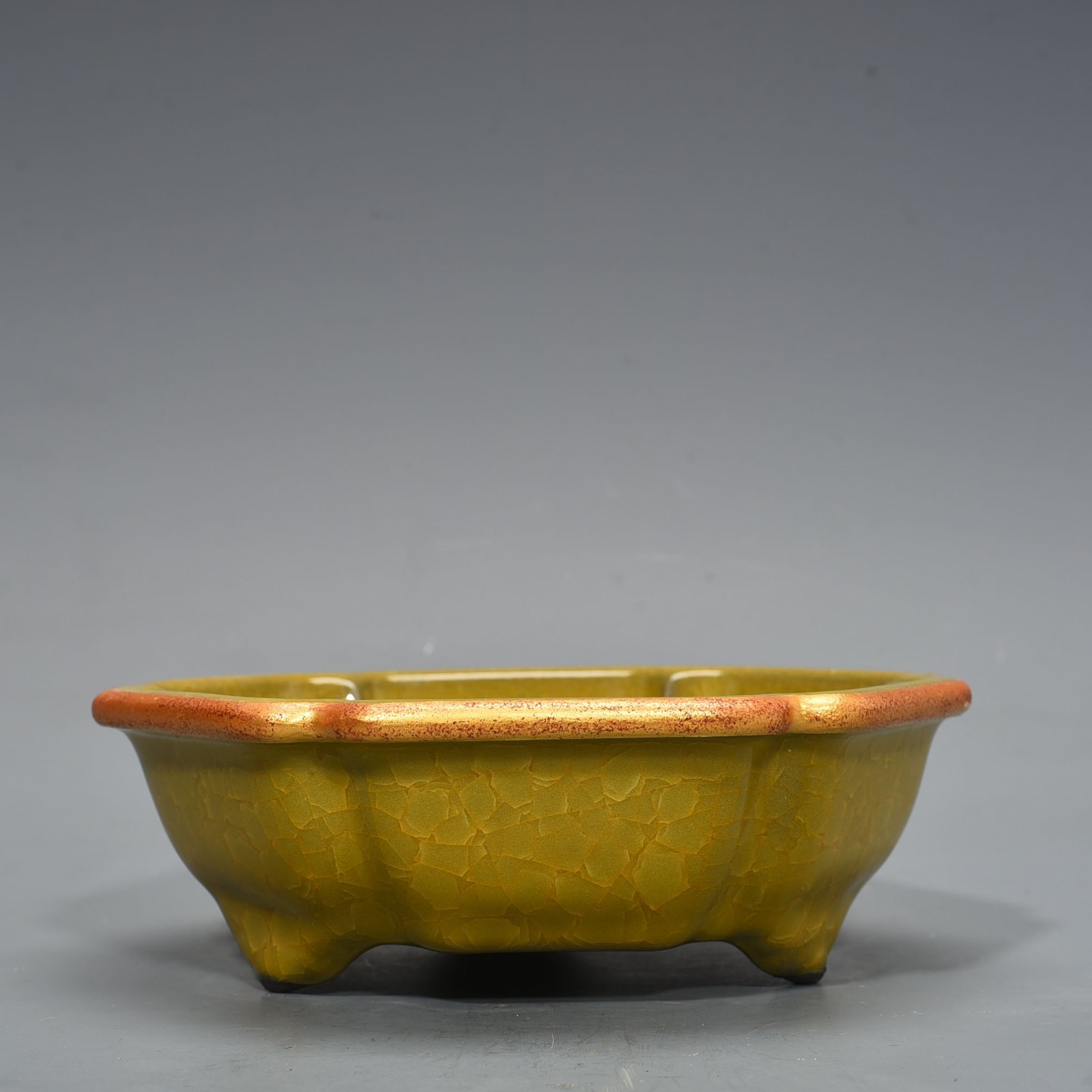 Song Dynasty official kiln yellow glaze ice crack engraved inscription hexagonal wash