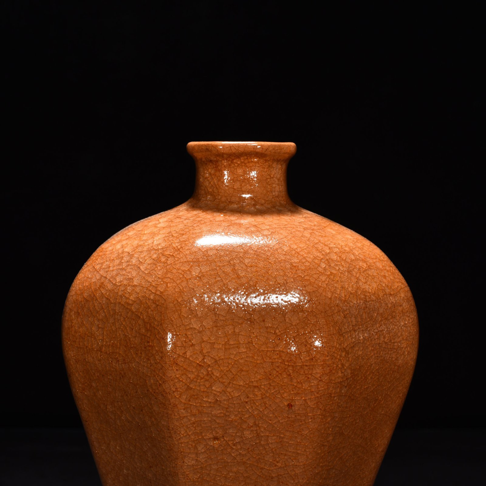 Song Dynasty official kiln beige glaze ice cracked octagonal plum vase
